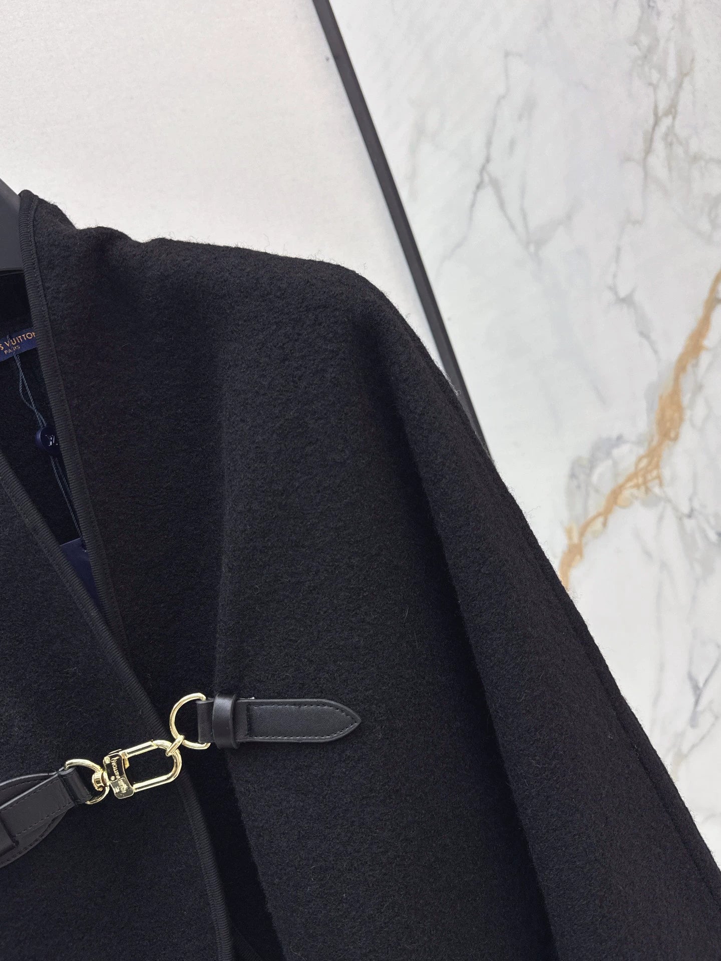 L 25 Buckled double-sided cape coat