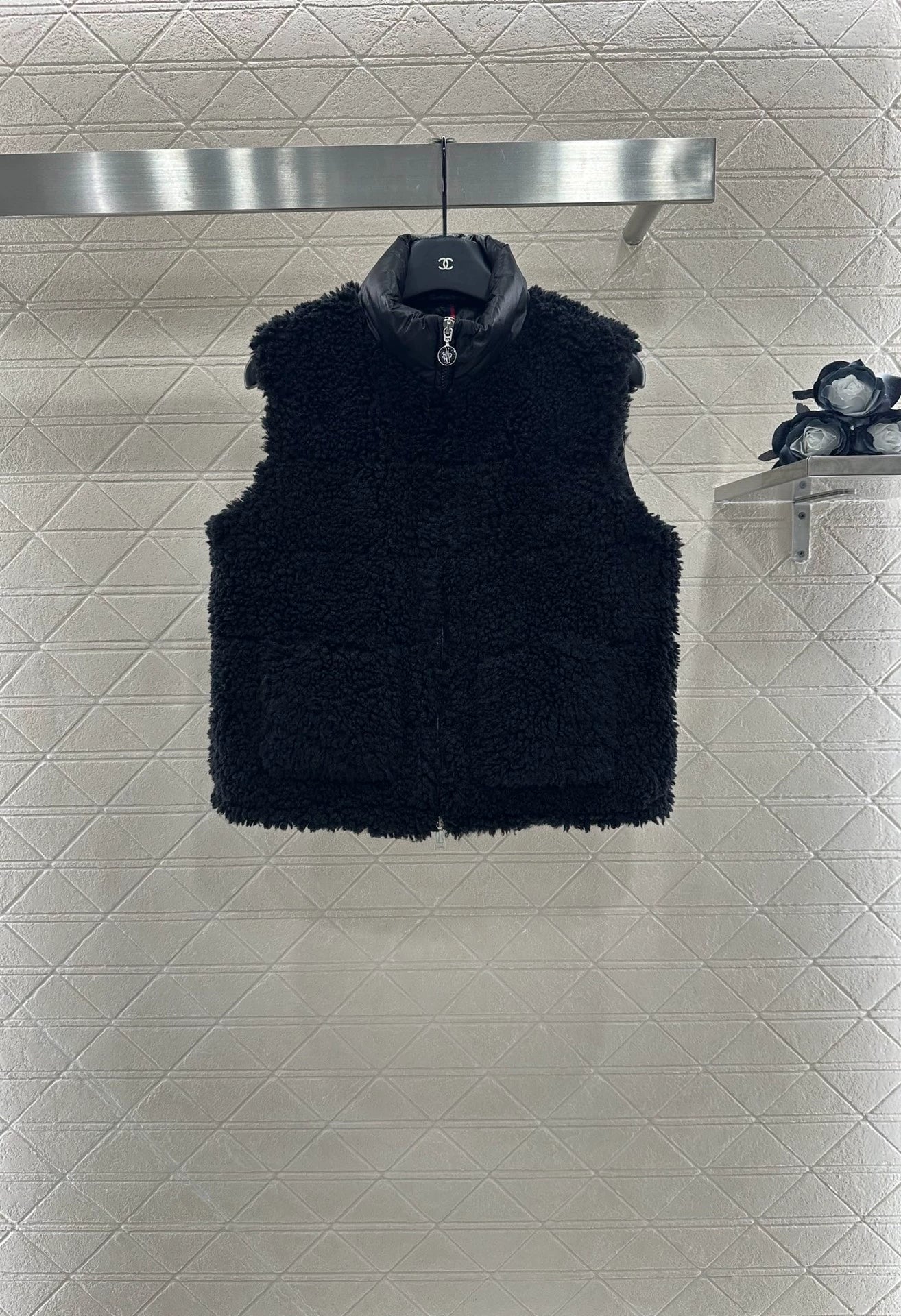 MO 25 Plush Zipper Down Vest