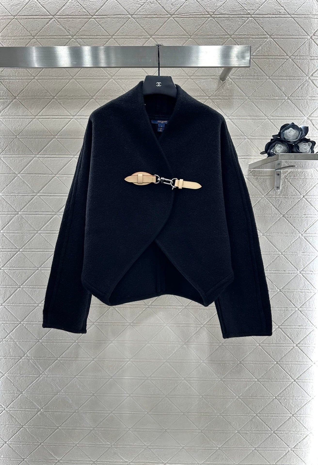L 25 Buckled double-sided cape coat