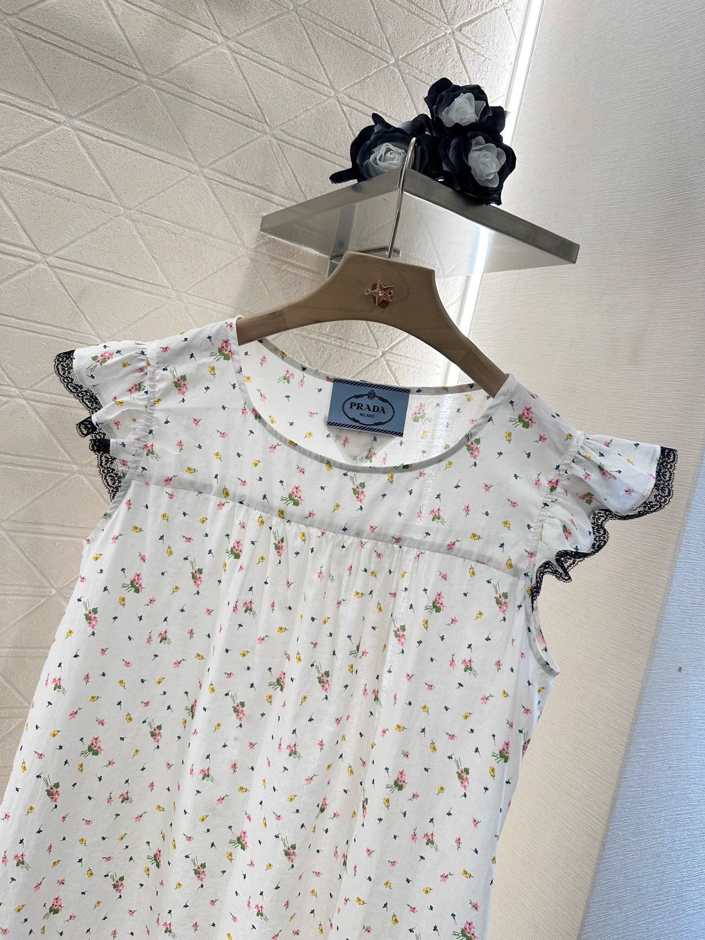P 25 Lace floral flying sleeve dress