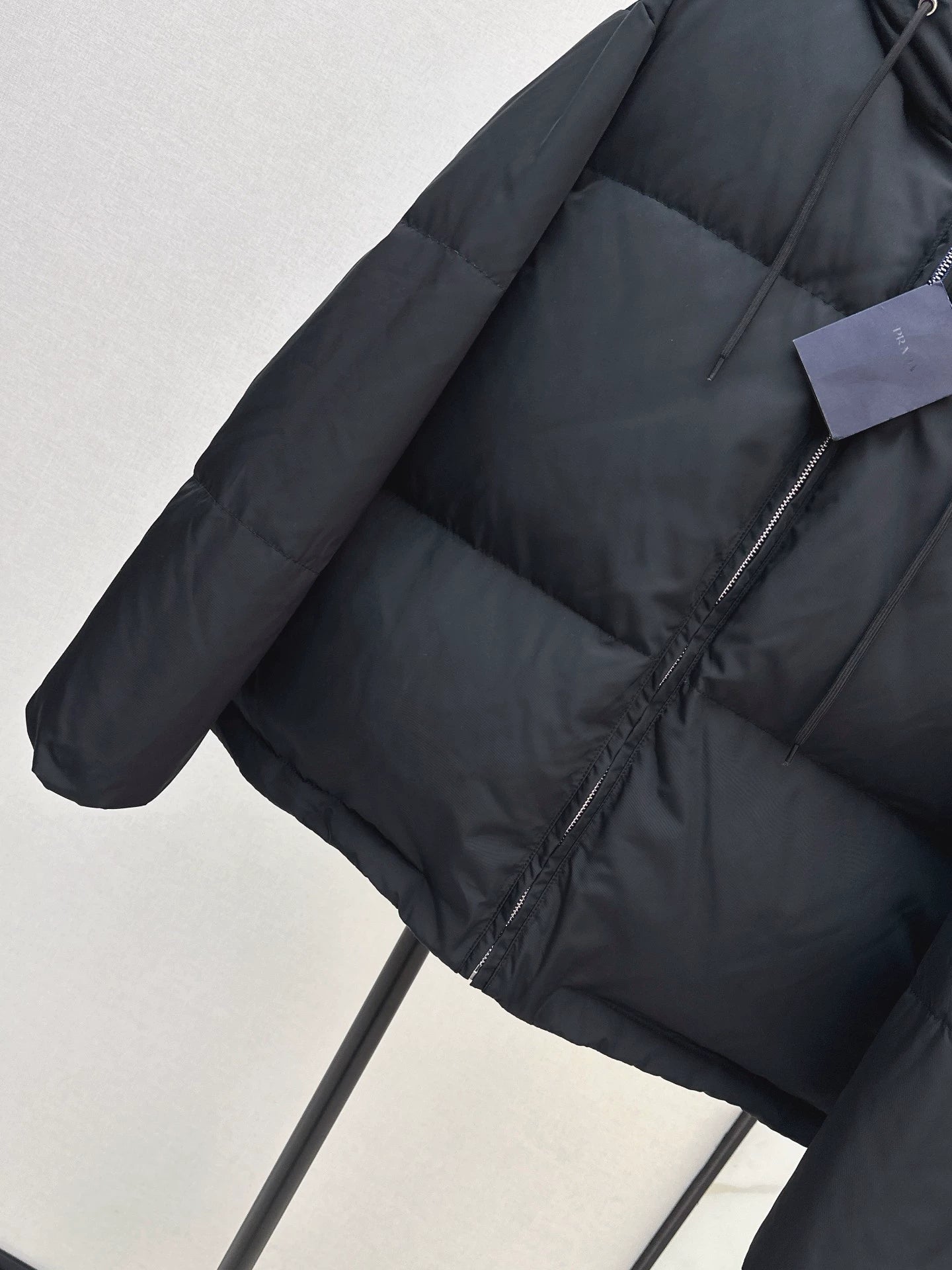 P 25fw hooded down jacket