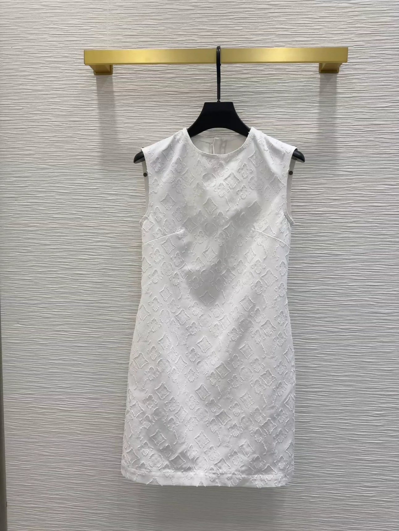L 25 New Round Neck Sleeveless Dresses