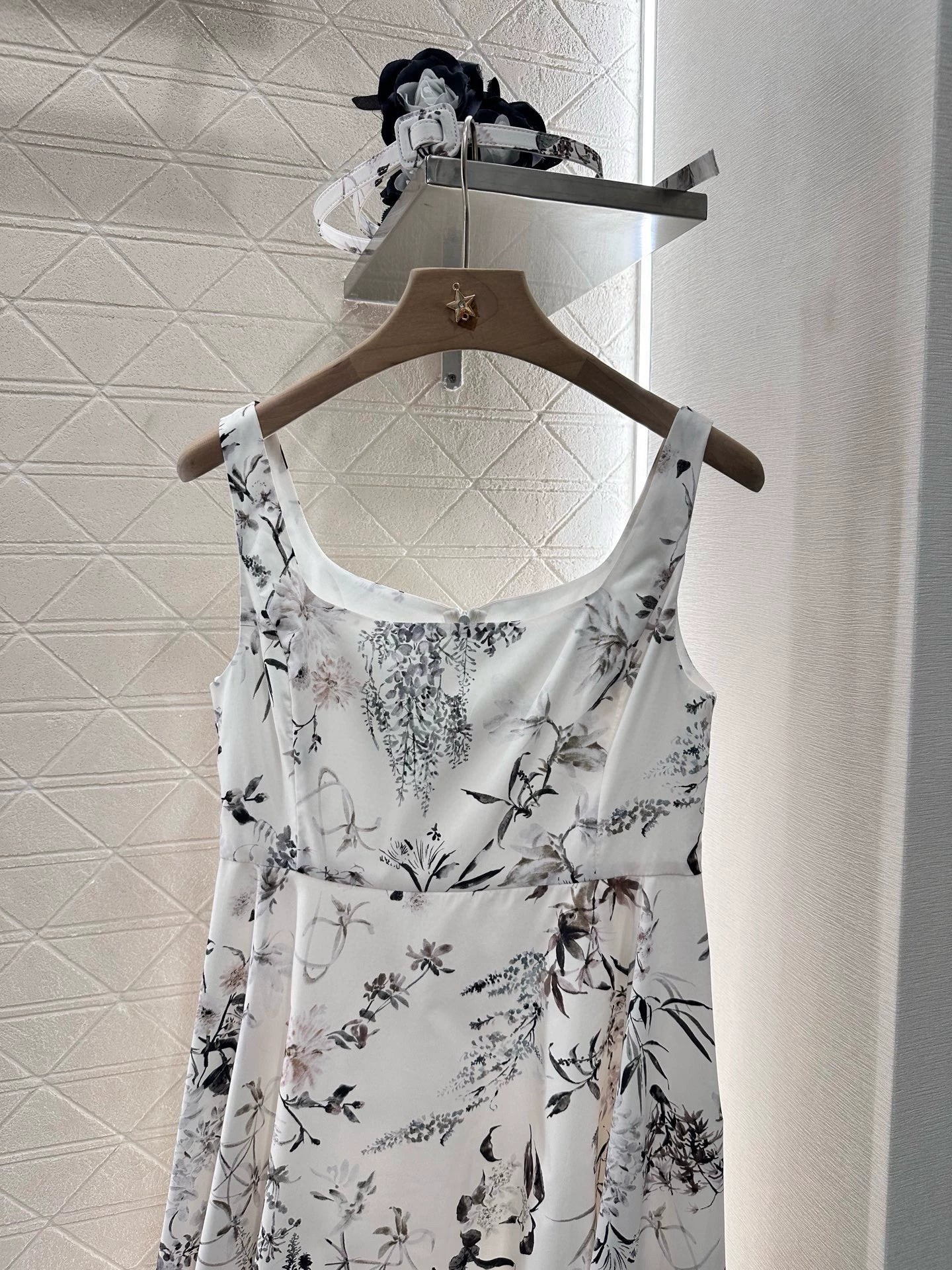 D 25 Waistband Halter Long Skirt