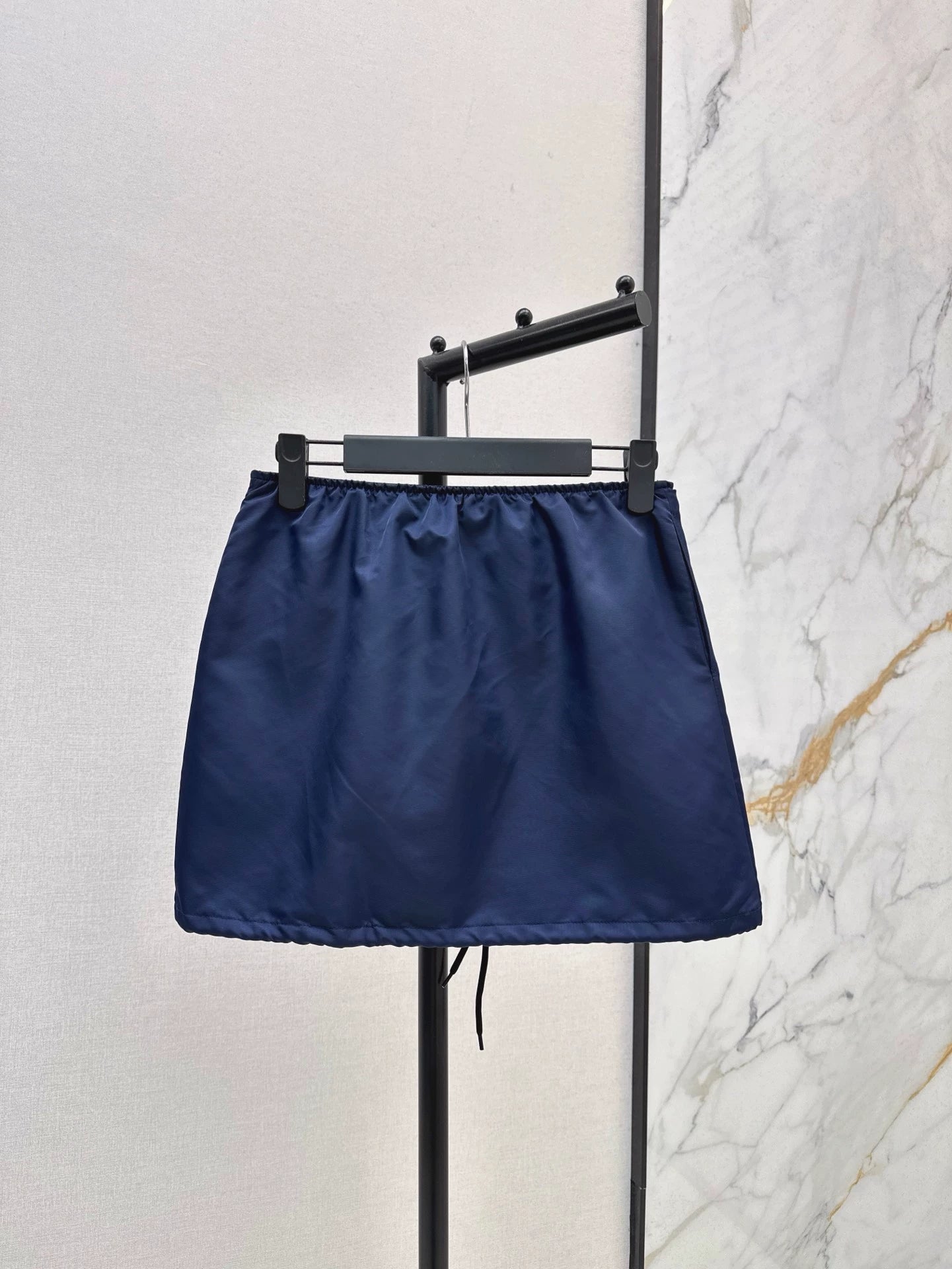 P 25 Nouvelle jupe mi-longue tendance printemps/été