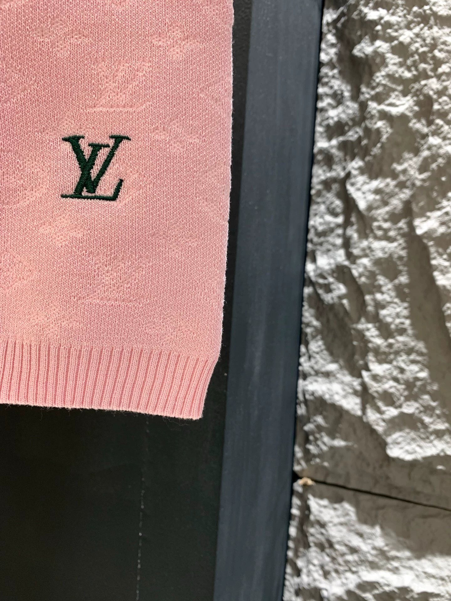 L 25 Knit Logo Sleeveless One-Shoulder Vest