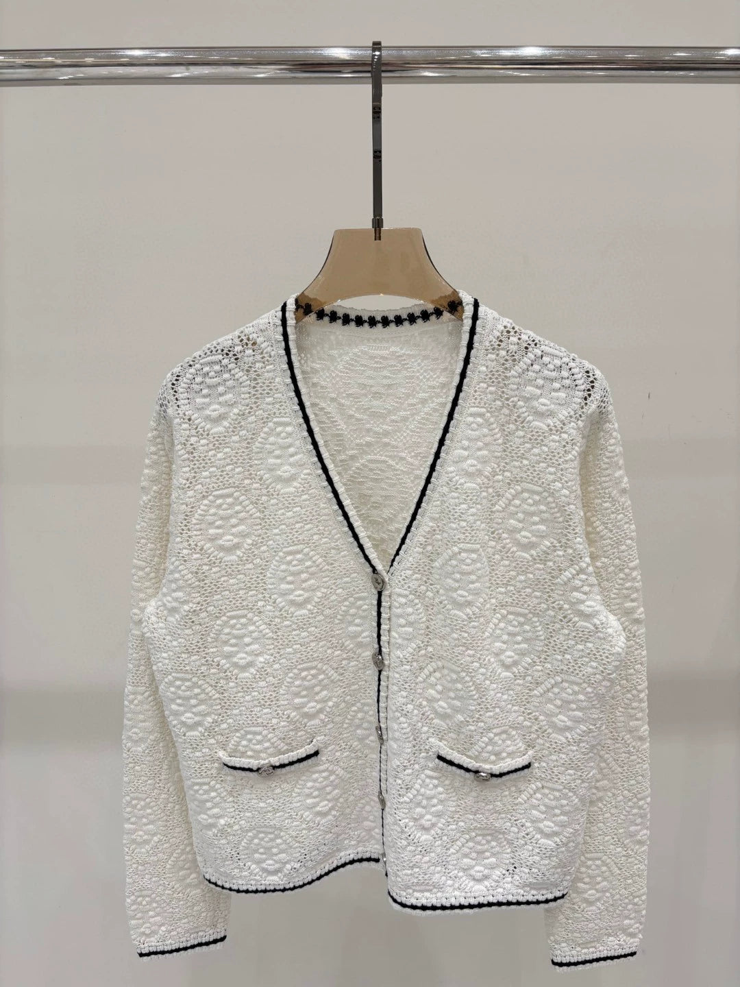 T 25 Early Autumn New Lapel Three-dimensional Relief Grainy Hollow Cardigan