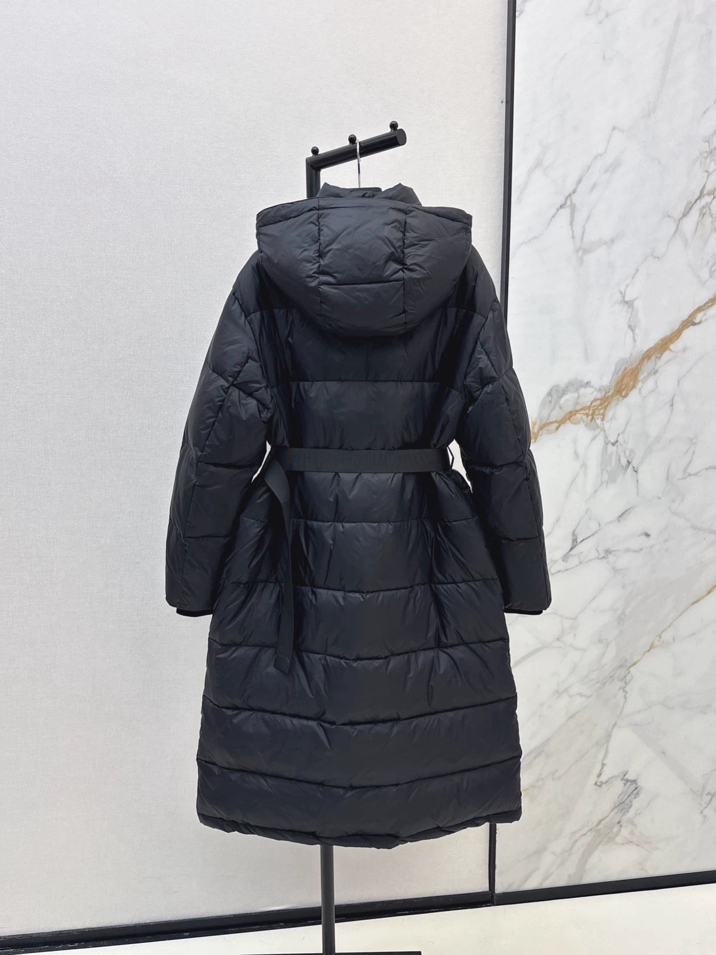 P 25 new hooded down jacket with belt