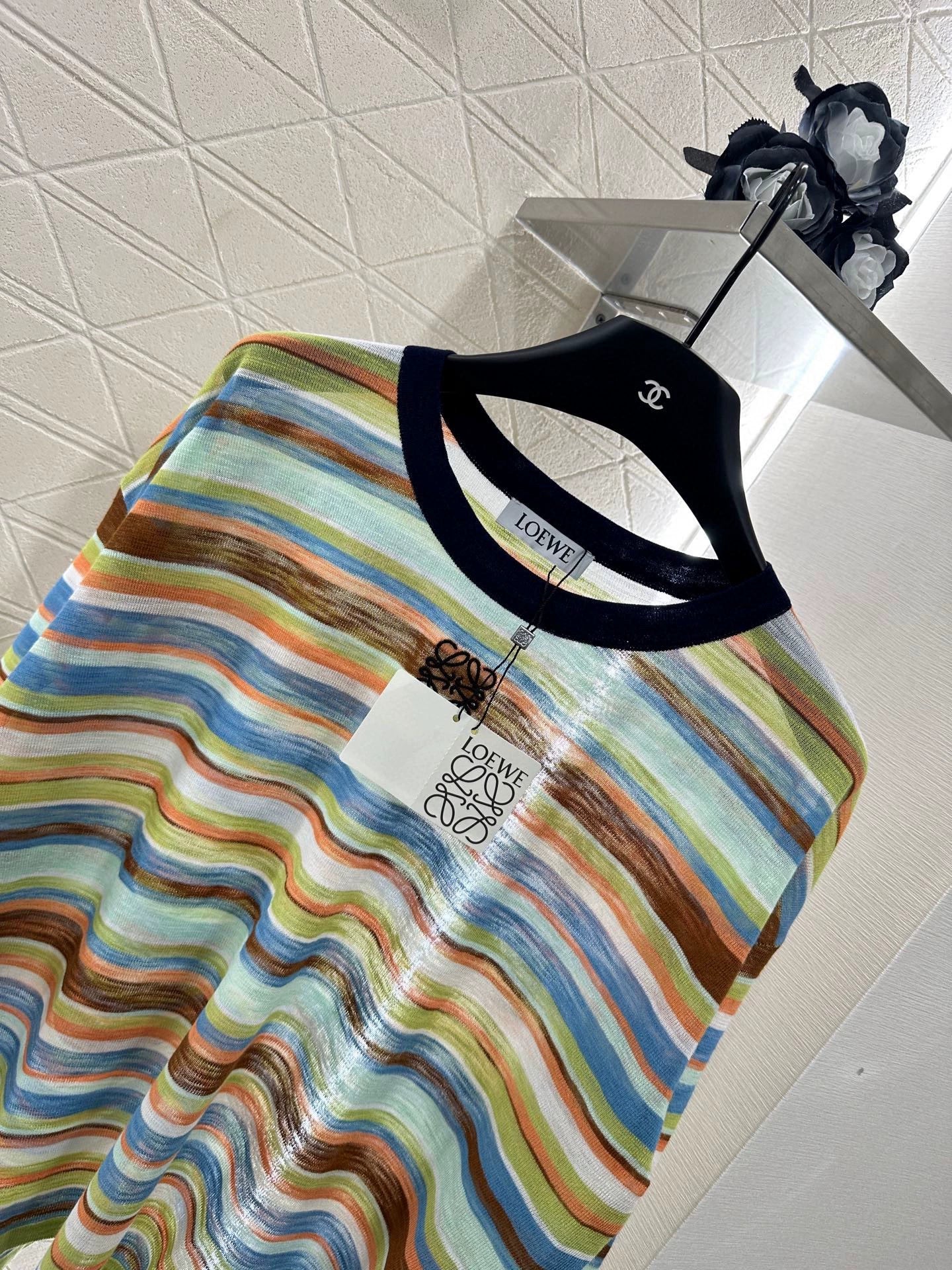 LO 25 Colorful striped knitted top