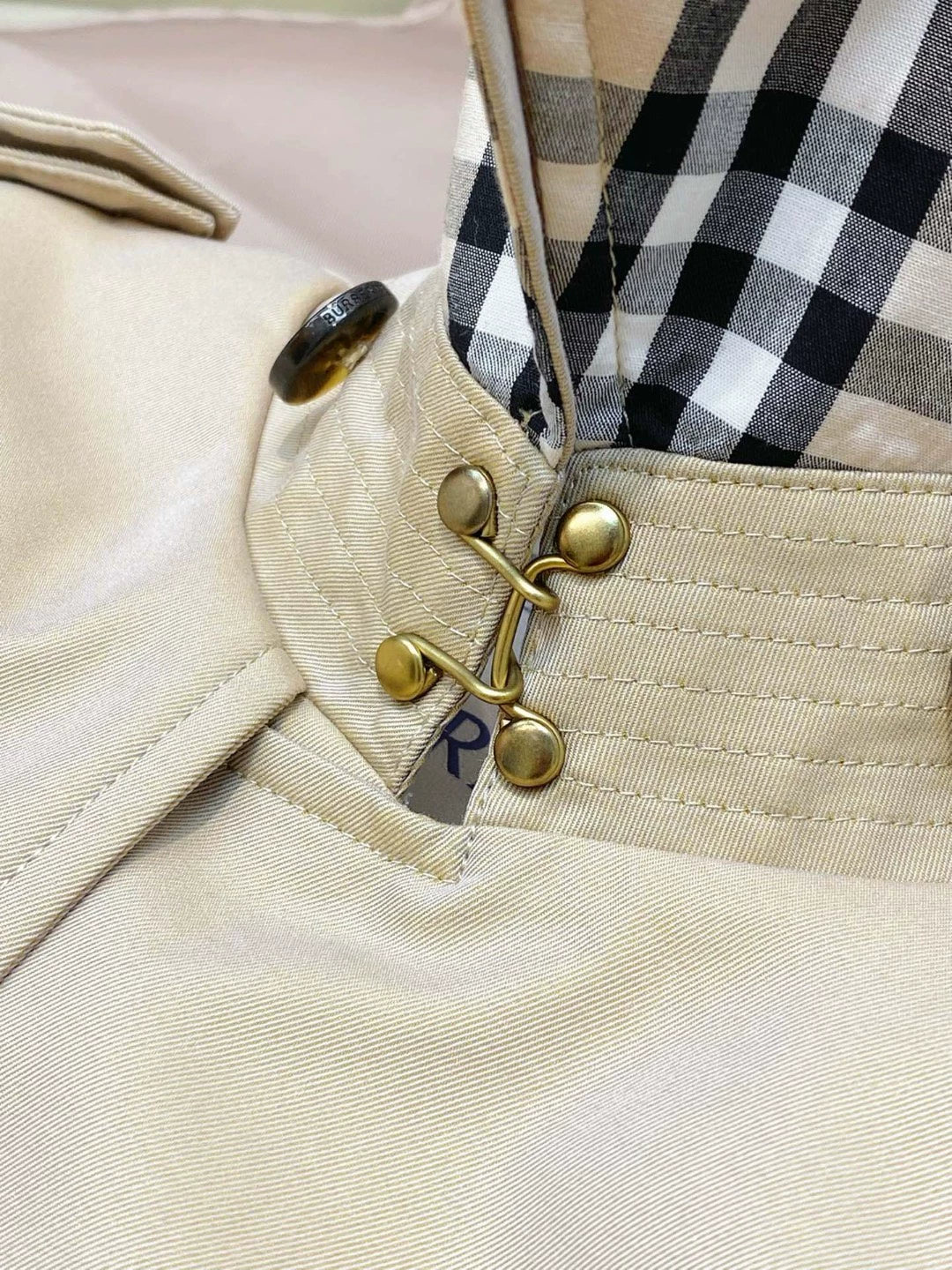 BU 25 new double-breasted short trench coat