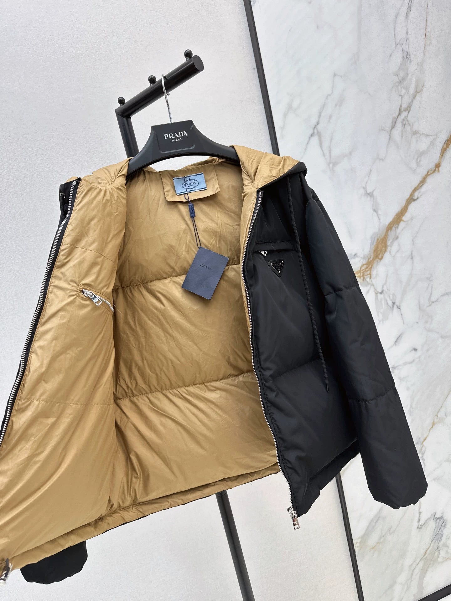 P 25fw hooded down jacket