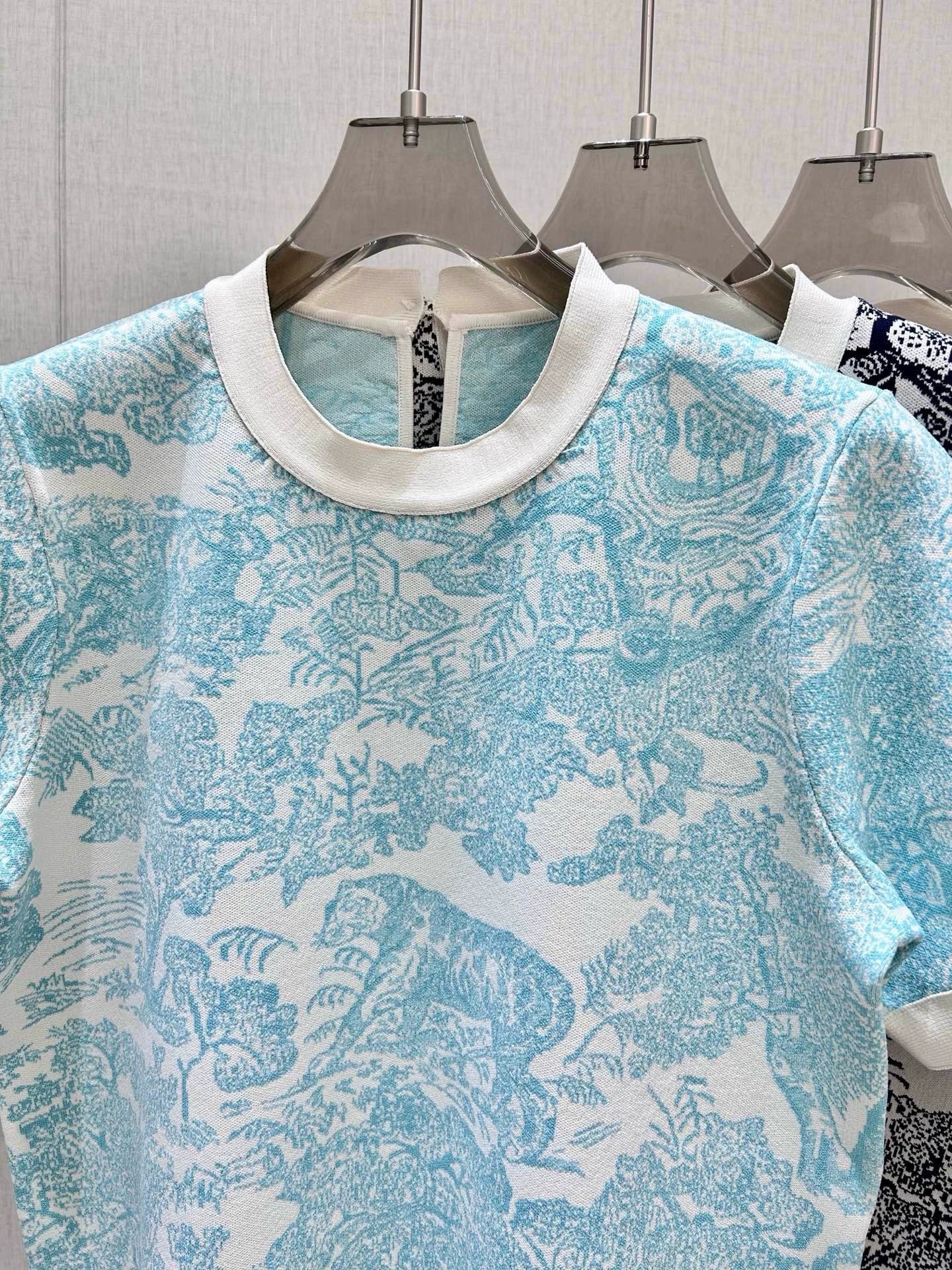 D 25 New Animal Jungle Series Short Sleeve Tops