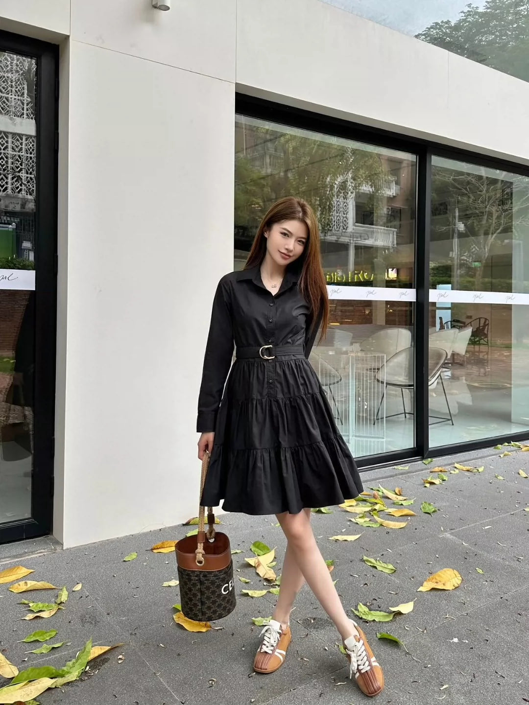 L 25 Neues einreihiges Kleid mit Revers und Gürtel und langen Ärmeln (Schwarz & Weiß)