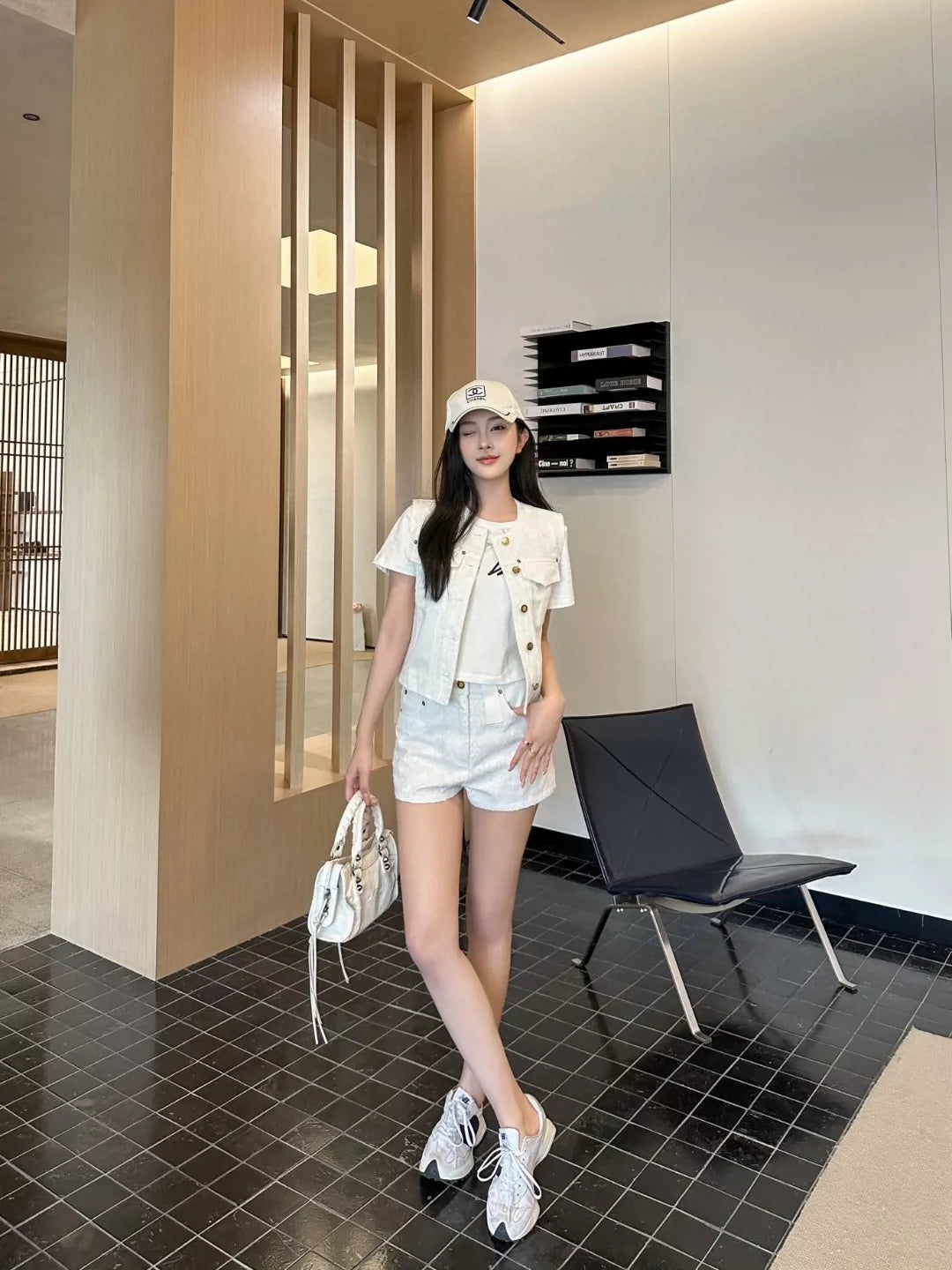L 25 New Pocket Round Neck Sleeveless Vest Jacket