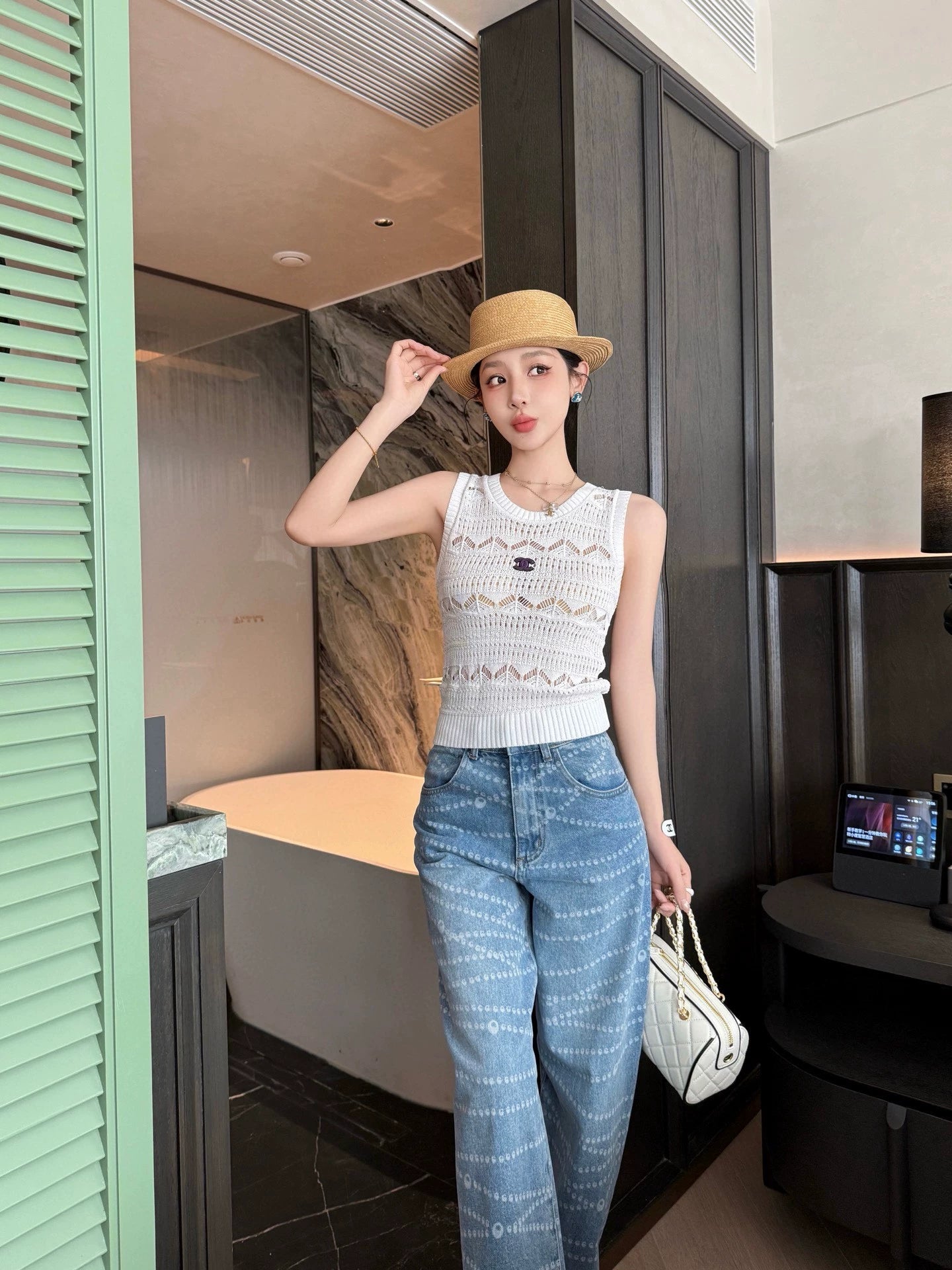 C 25 Openwork Floral Knit Vest