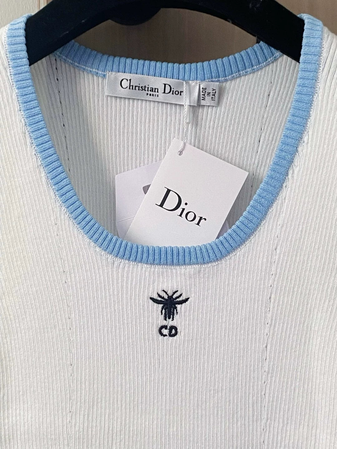 D 25 Débardeur en tricot sans manches avec broderie New Bees