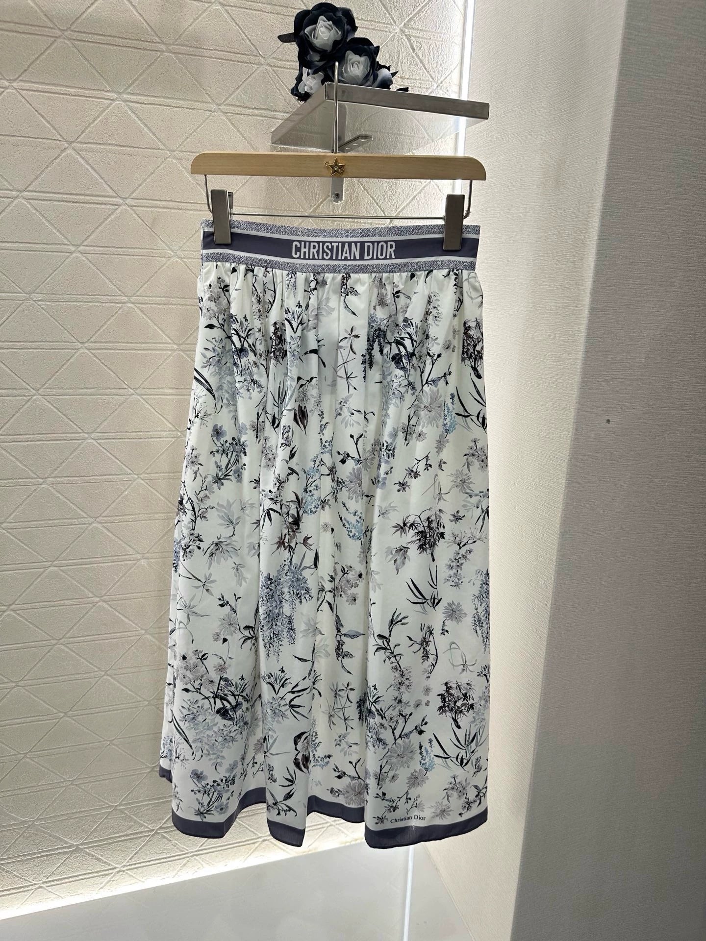 D 25 Ribbon Printed High Waist Half Skirt
