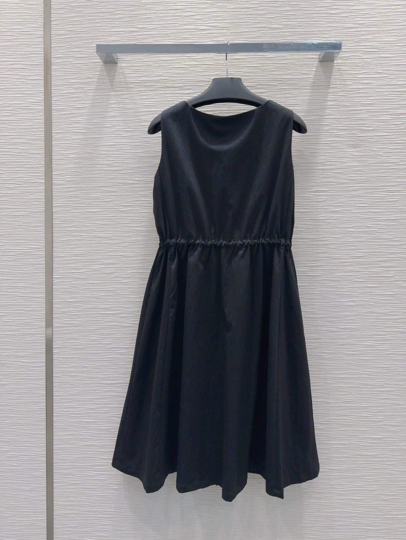 P 25 new straps zipper sleeveless dresses(white black)