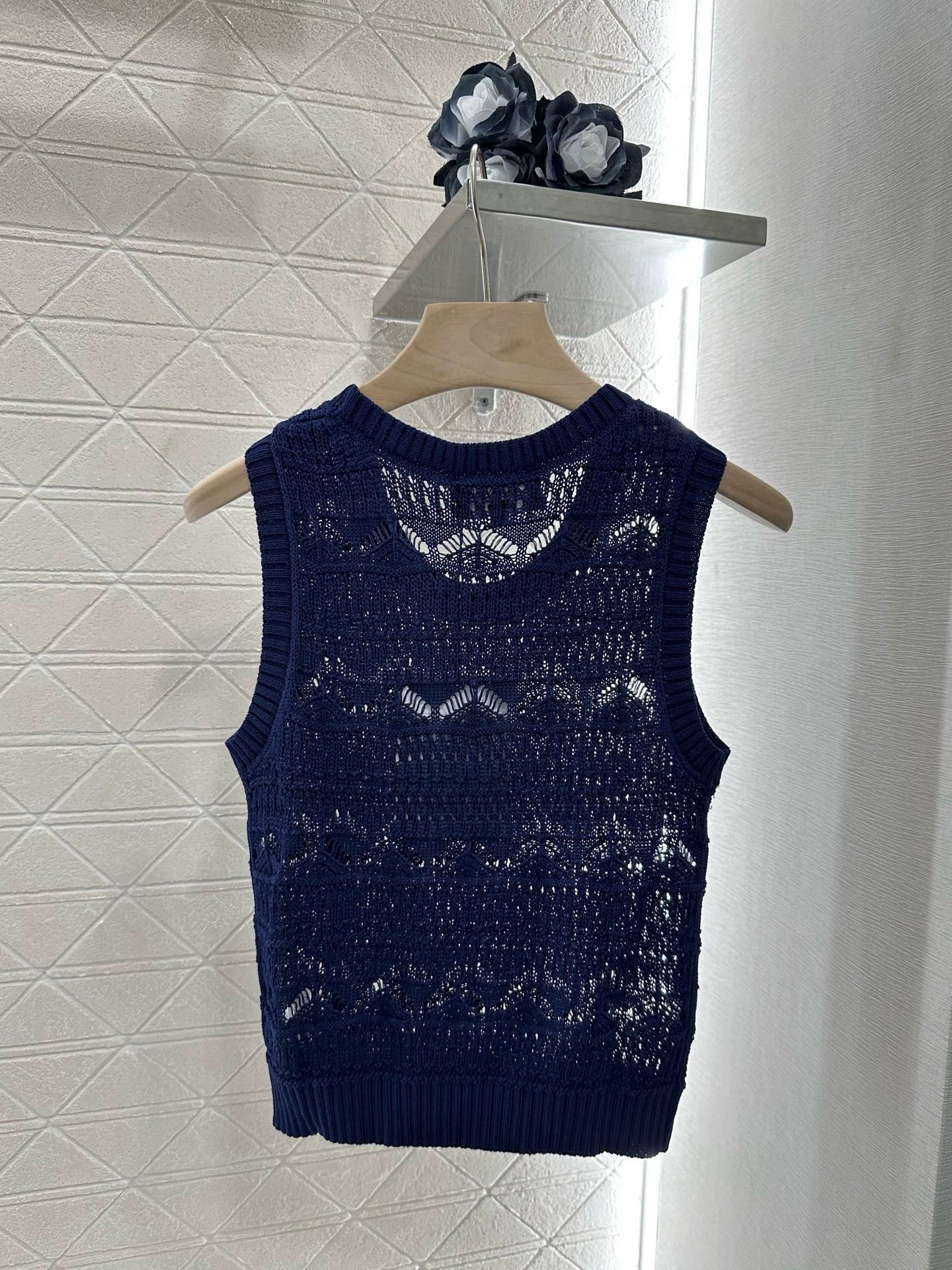 C 25 Openwork Floral Knit Vest