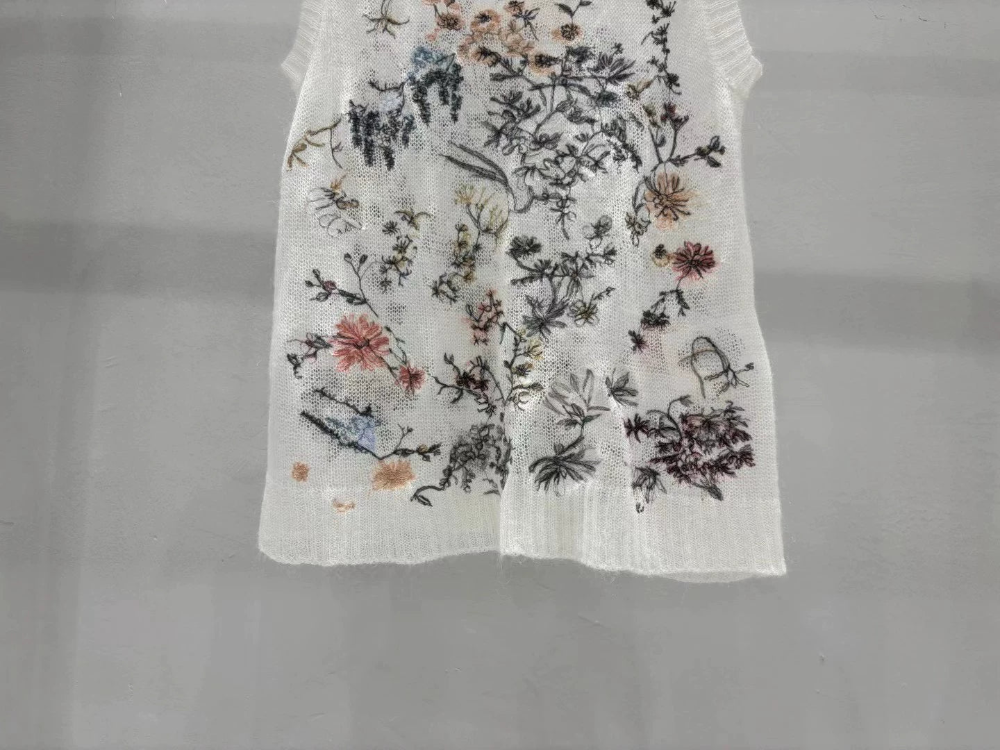 D 25 Early Autumn New Style Knitted Sweater Thin Vest