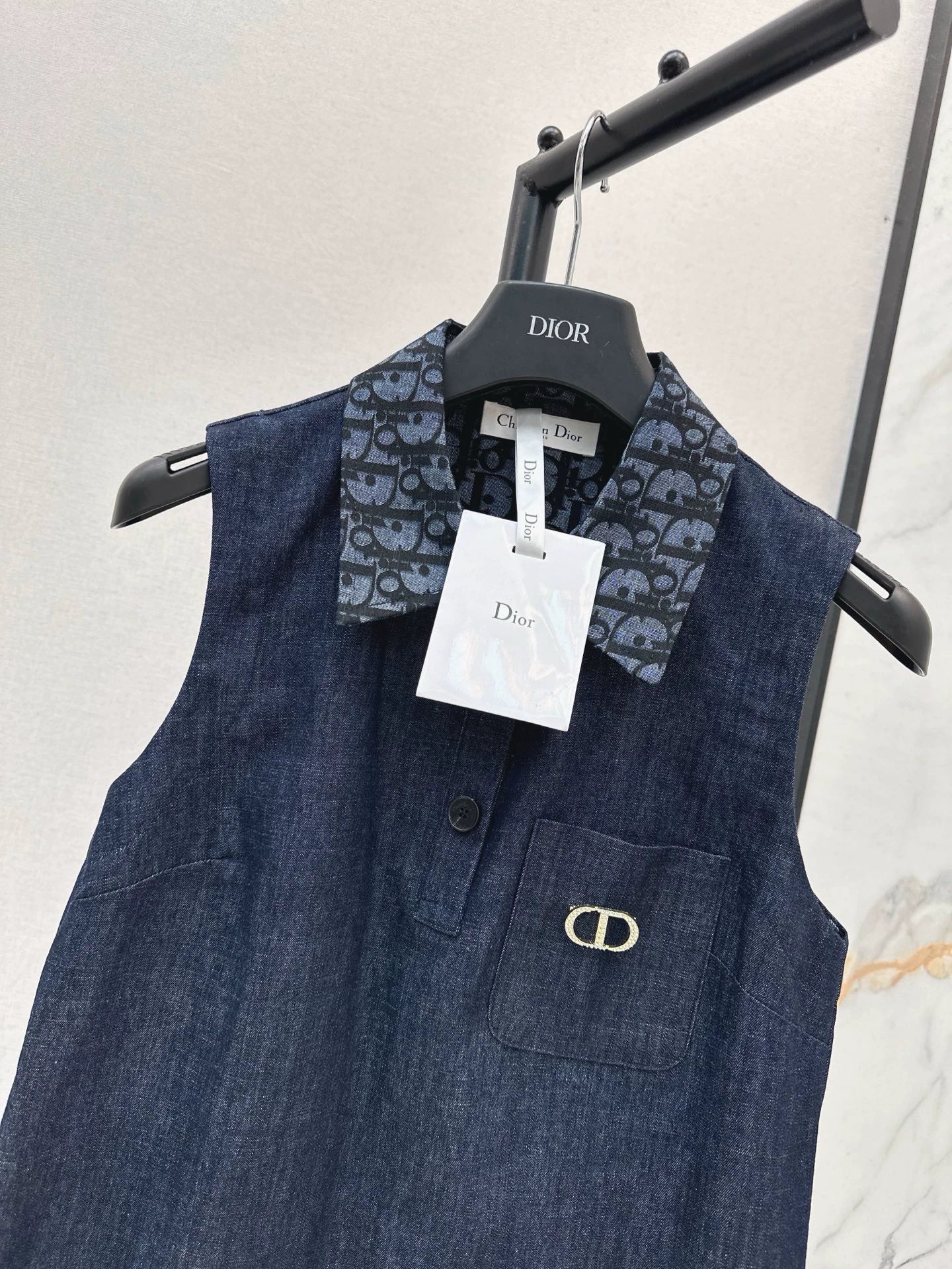 D 25 Spring/Summer Latest Lapel Sleeveless Dresses