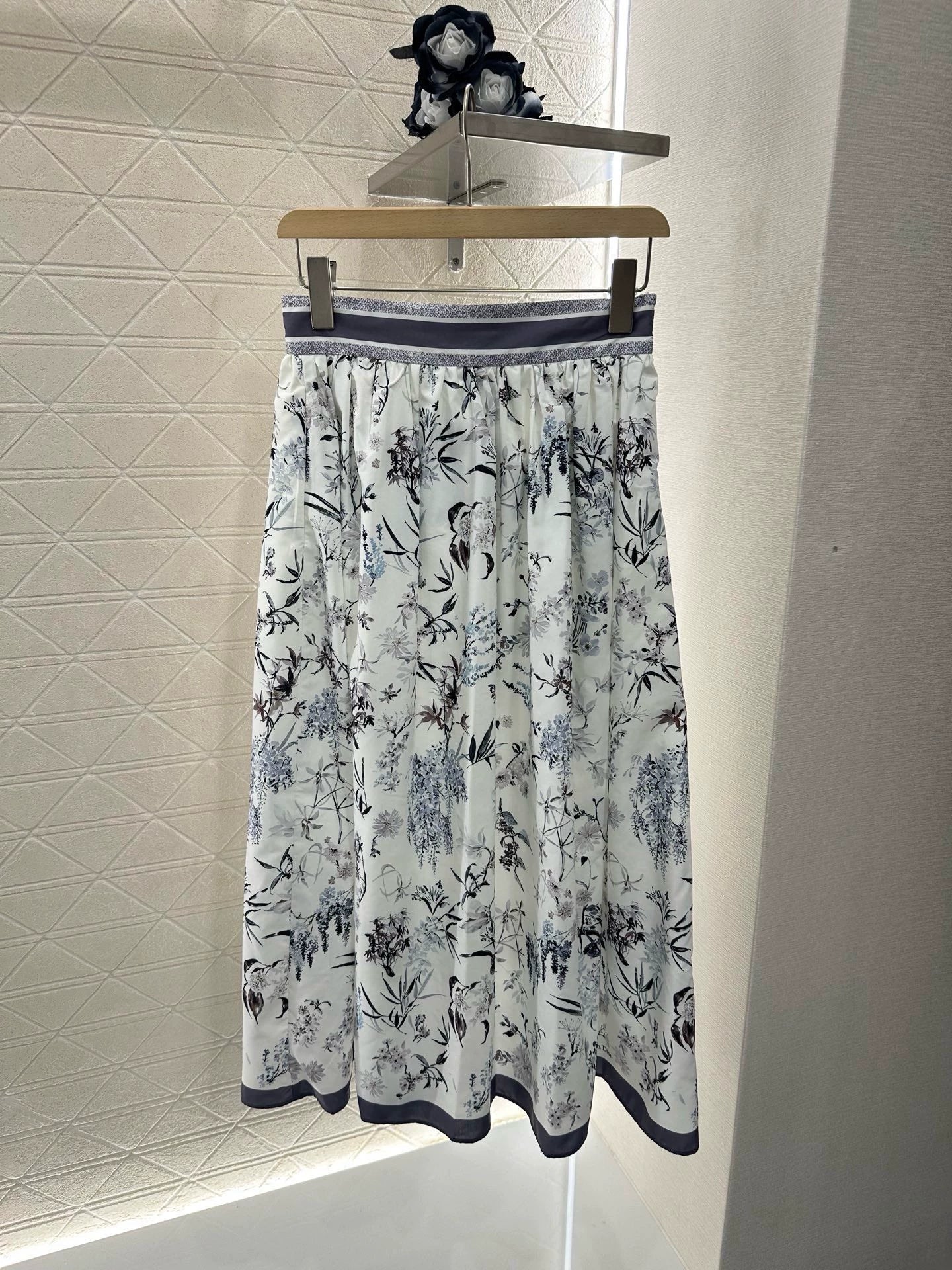 D 25 Ribbon Printed High Waist Half Skirt