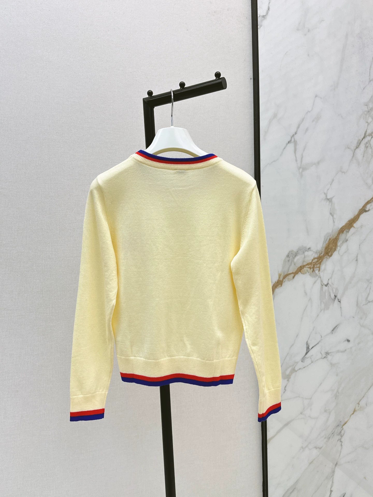 Lo 25 Embroidered decorative sweater