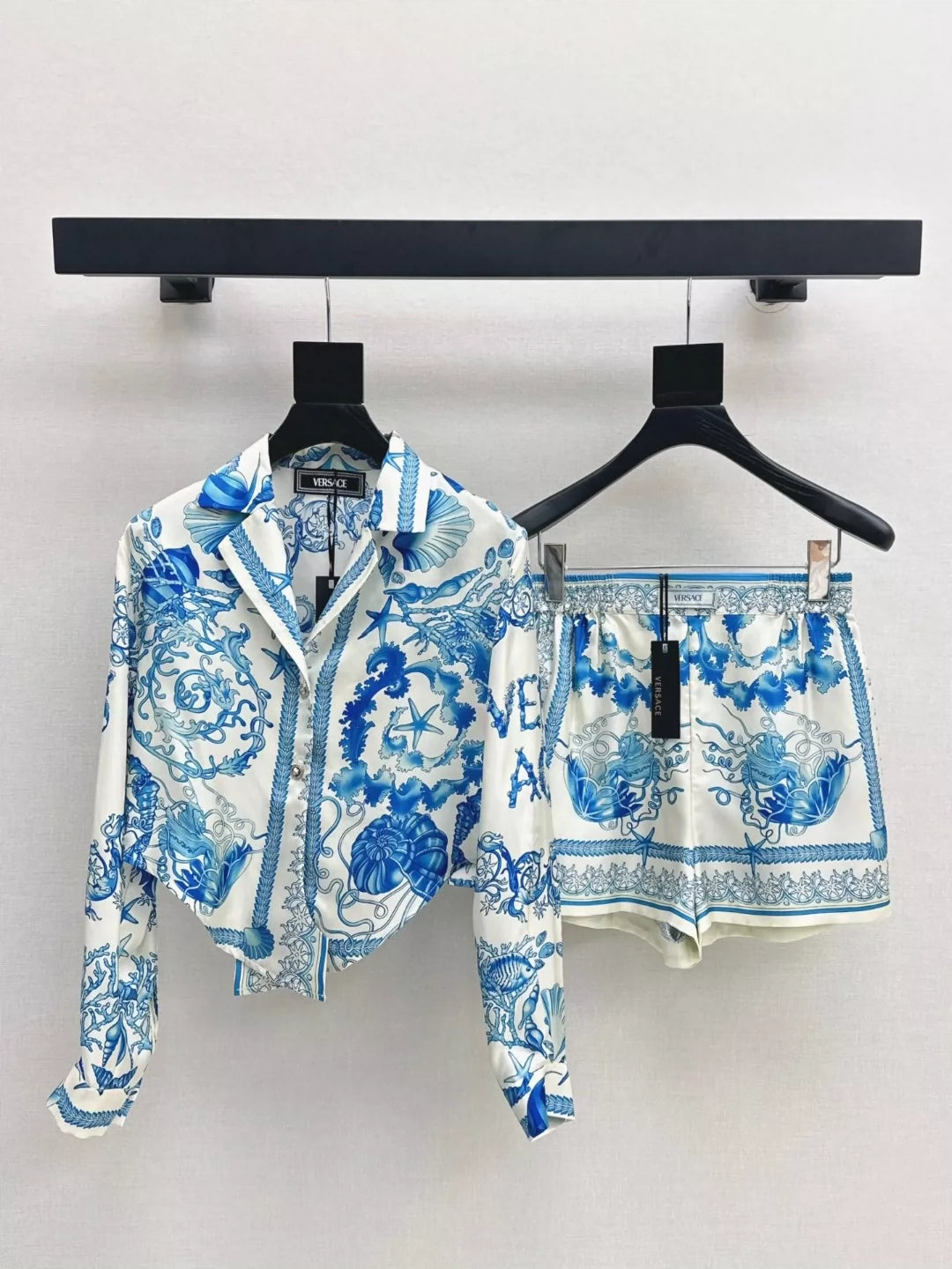 VE 25 spring and summer new goddess of beauty Venus ocean series silk short shirt + shorts set