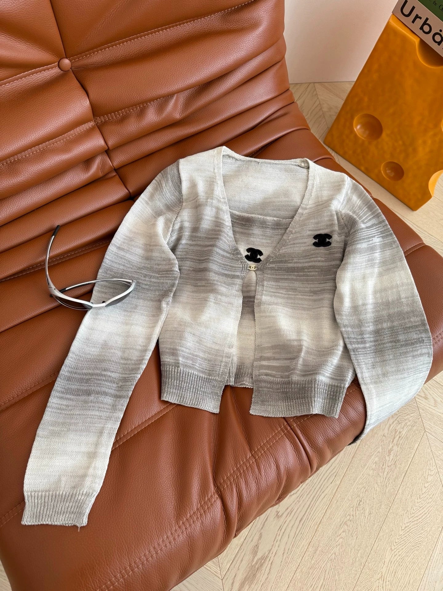 C 25 Gradient color knitted cardigan + inner suspenders