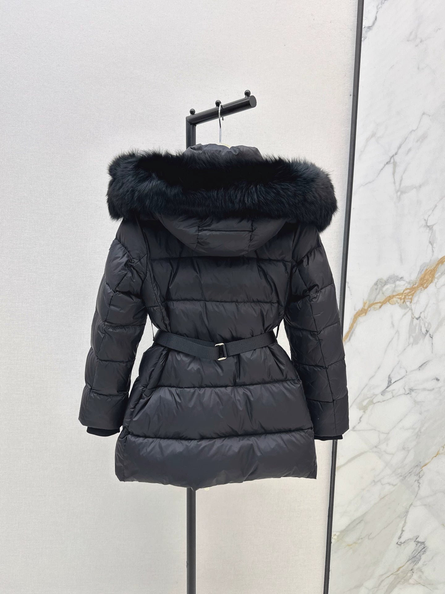 Bru 25fw Hooded slim-fit mid-length down jacket