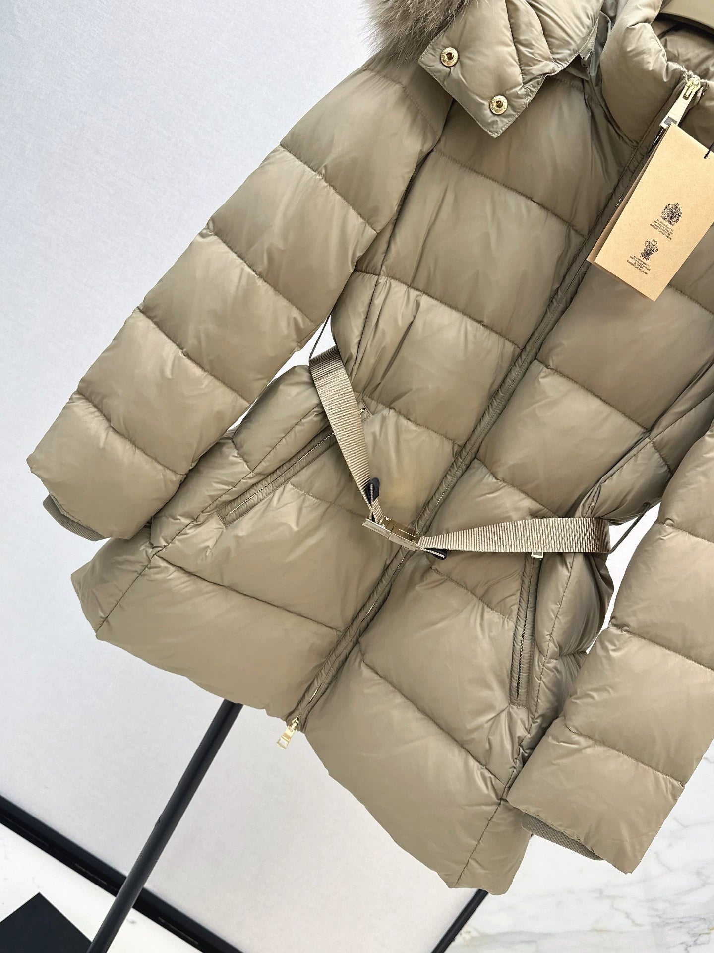 Bru 25fw Hooded slim-fit mid-length down jacket