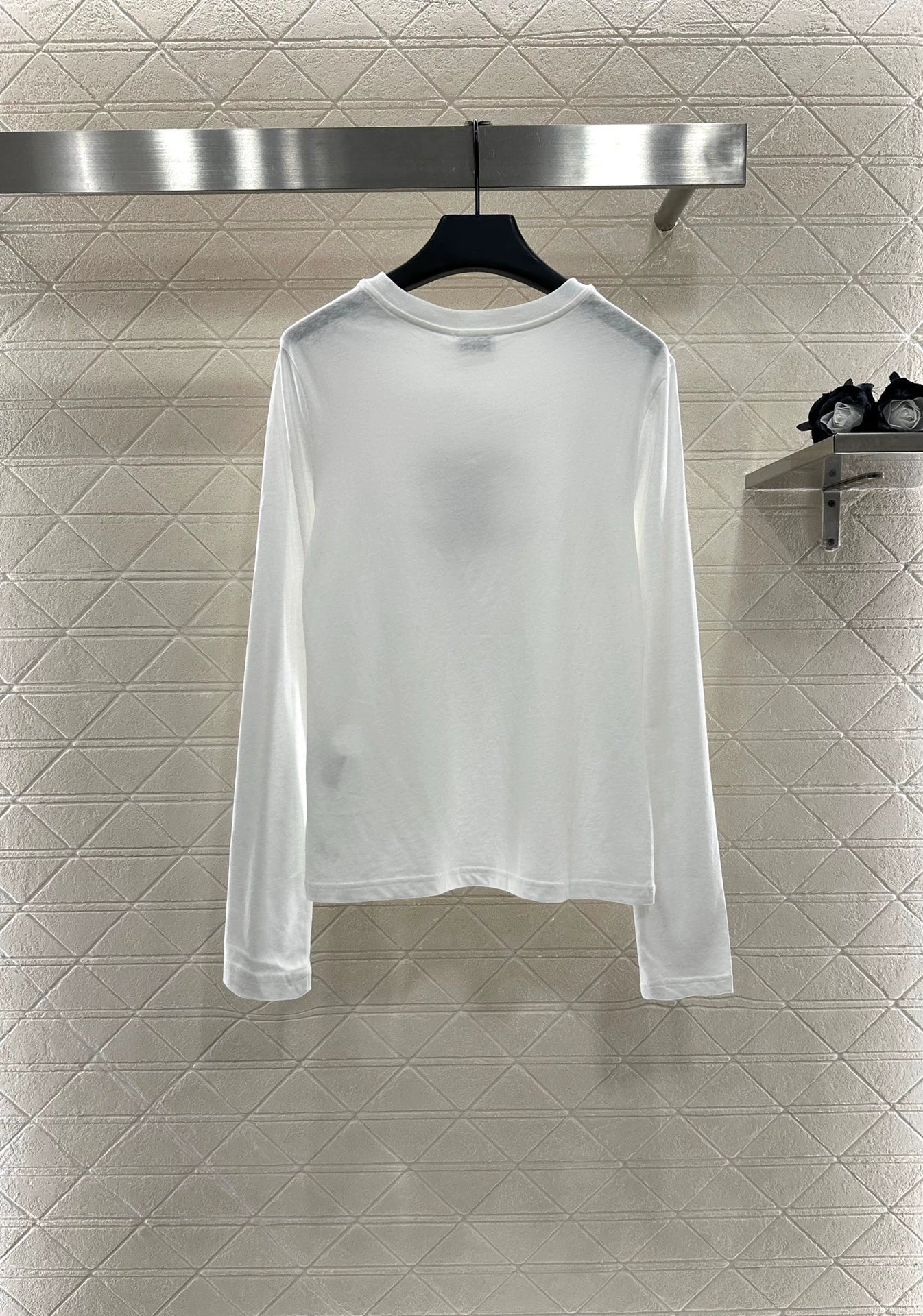 C 25 Crew neck, embroidered long sleeves
