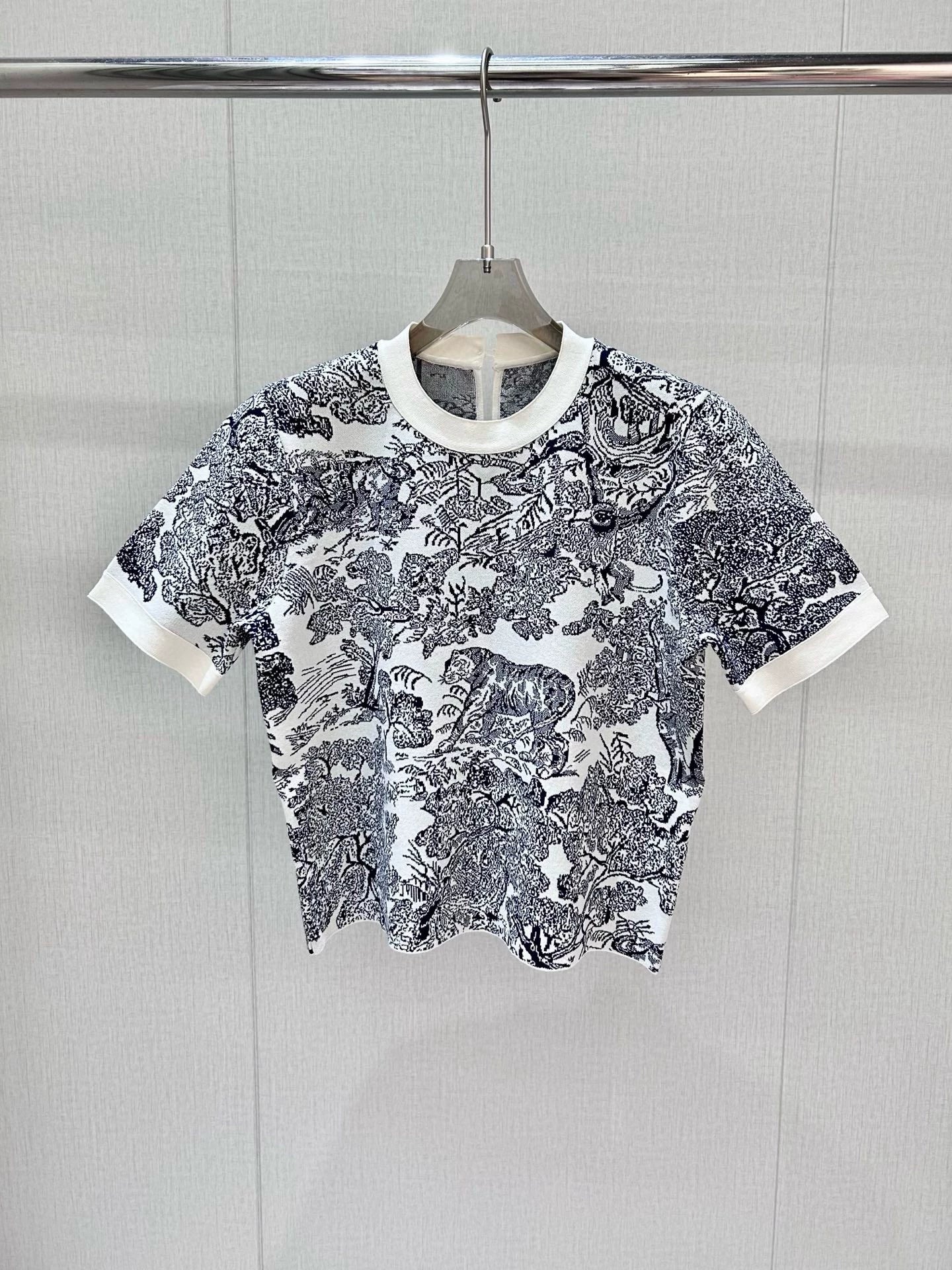 D 25 New Animal Jungle Series Short Sleeve Tops