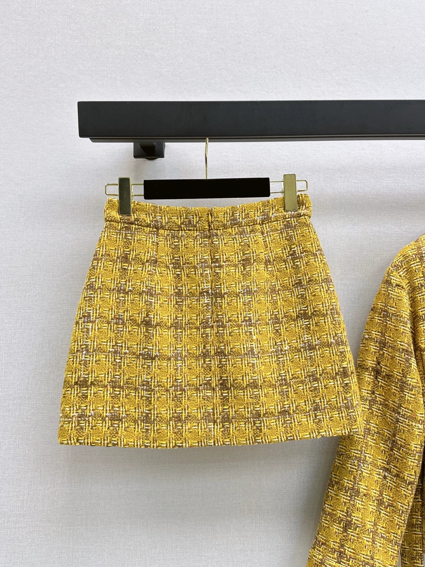C 25 Yellow tweed skirt + jacket suit