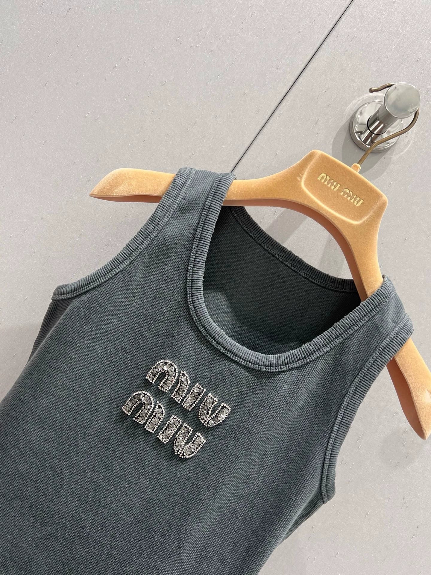 M 25SS Diamond beaded logo letter logo vest