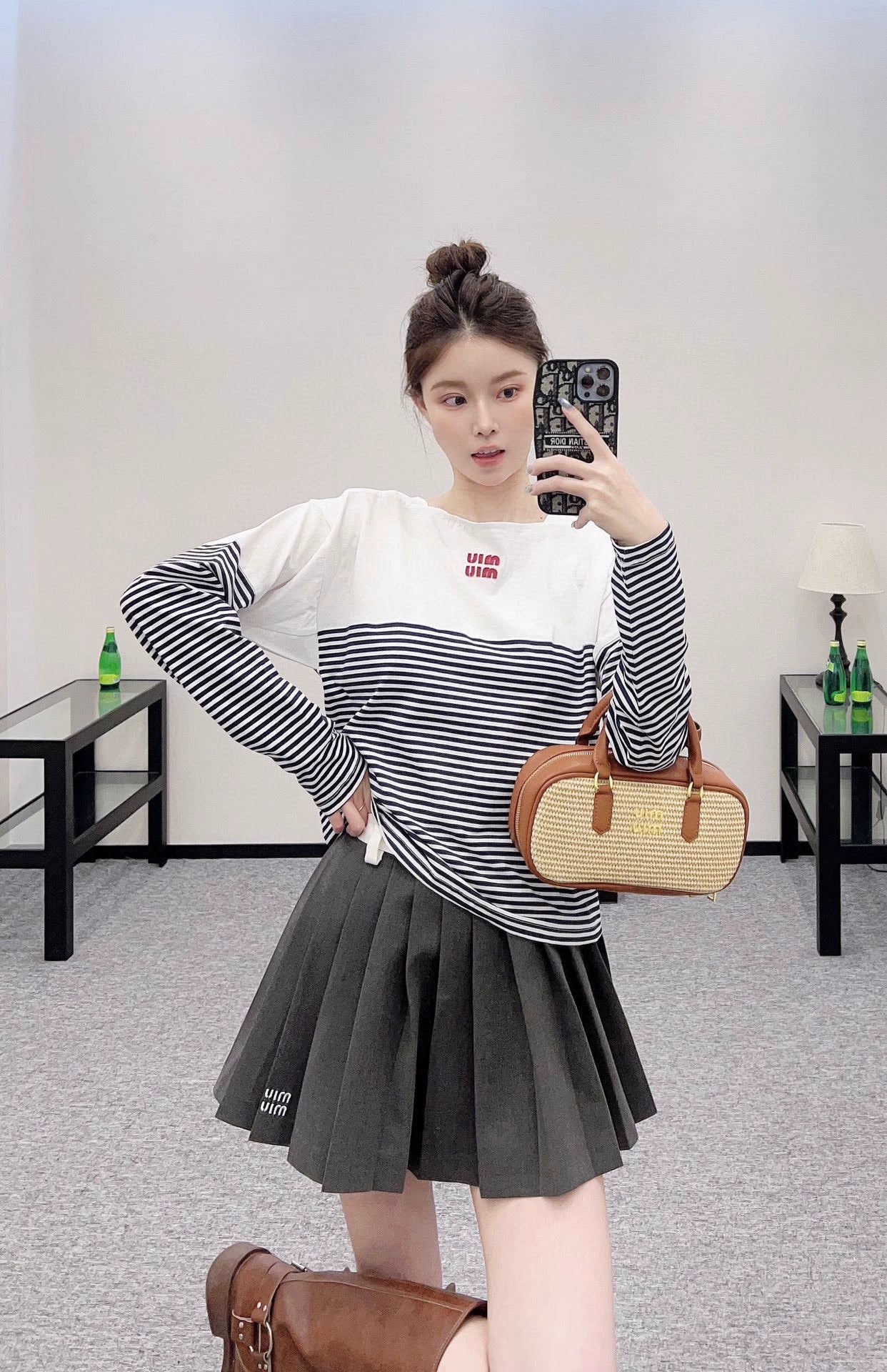M 25 Striped patchwork, one-shoulder long sleeves