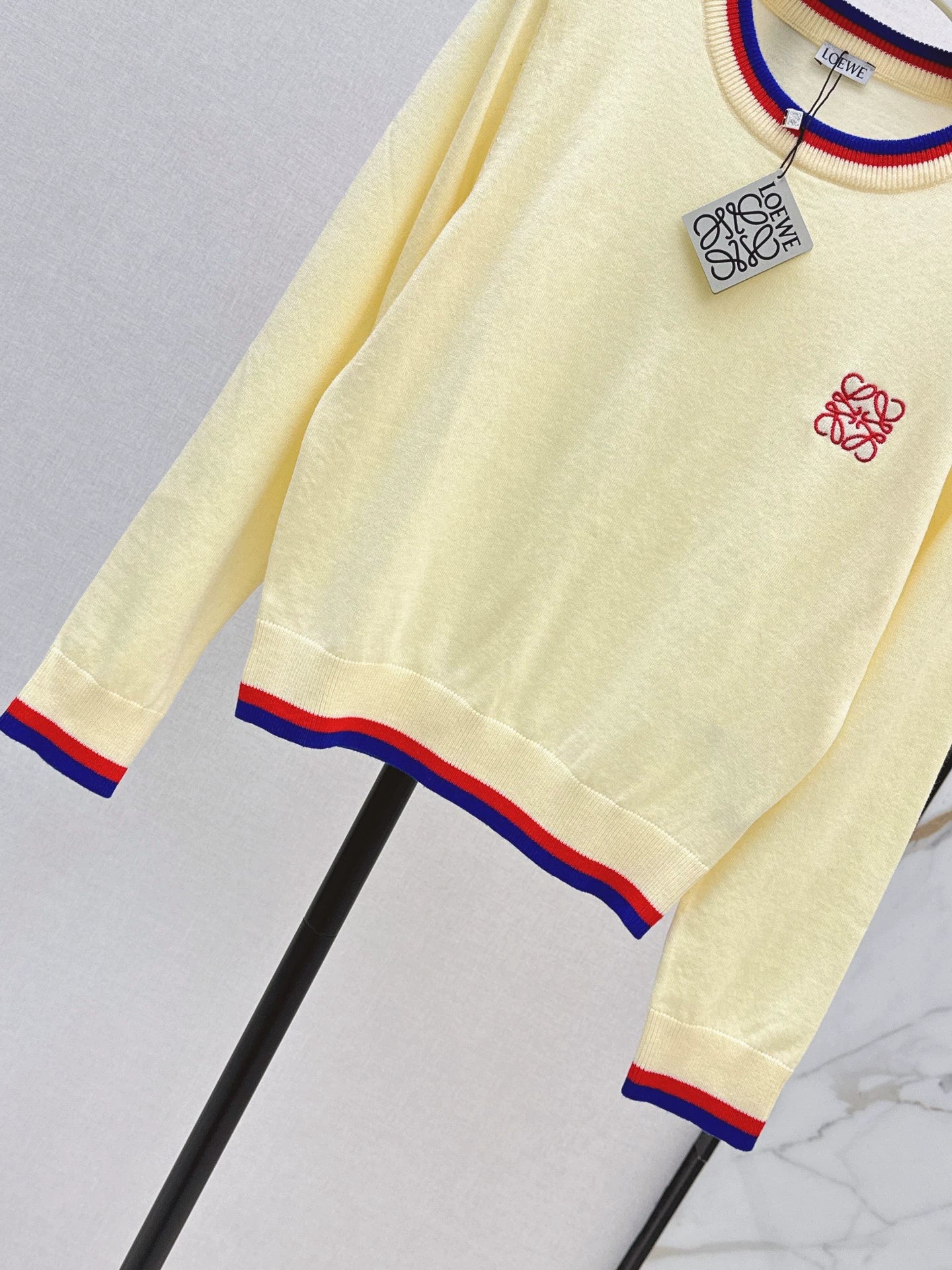 Lo 25 Embroidered decorative sweater