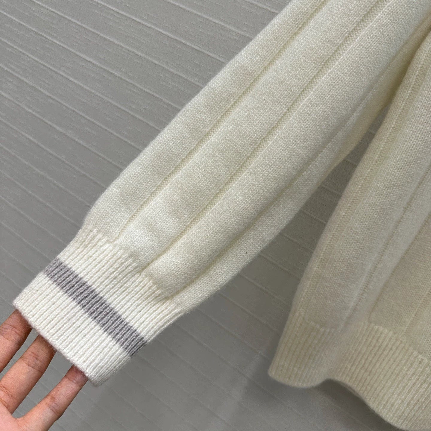 Bru 25's new Fall/Winter color-blocked V-neck cashmere sweater