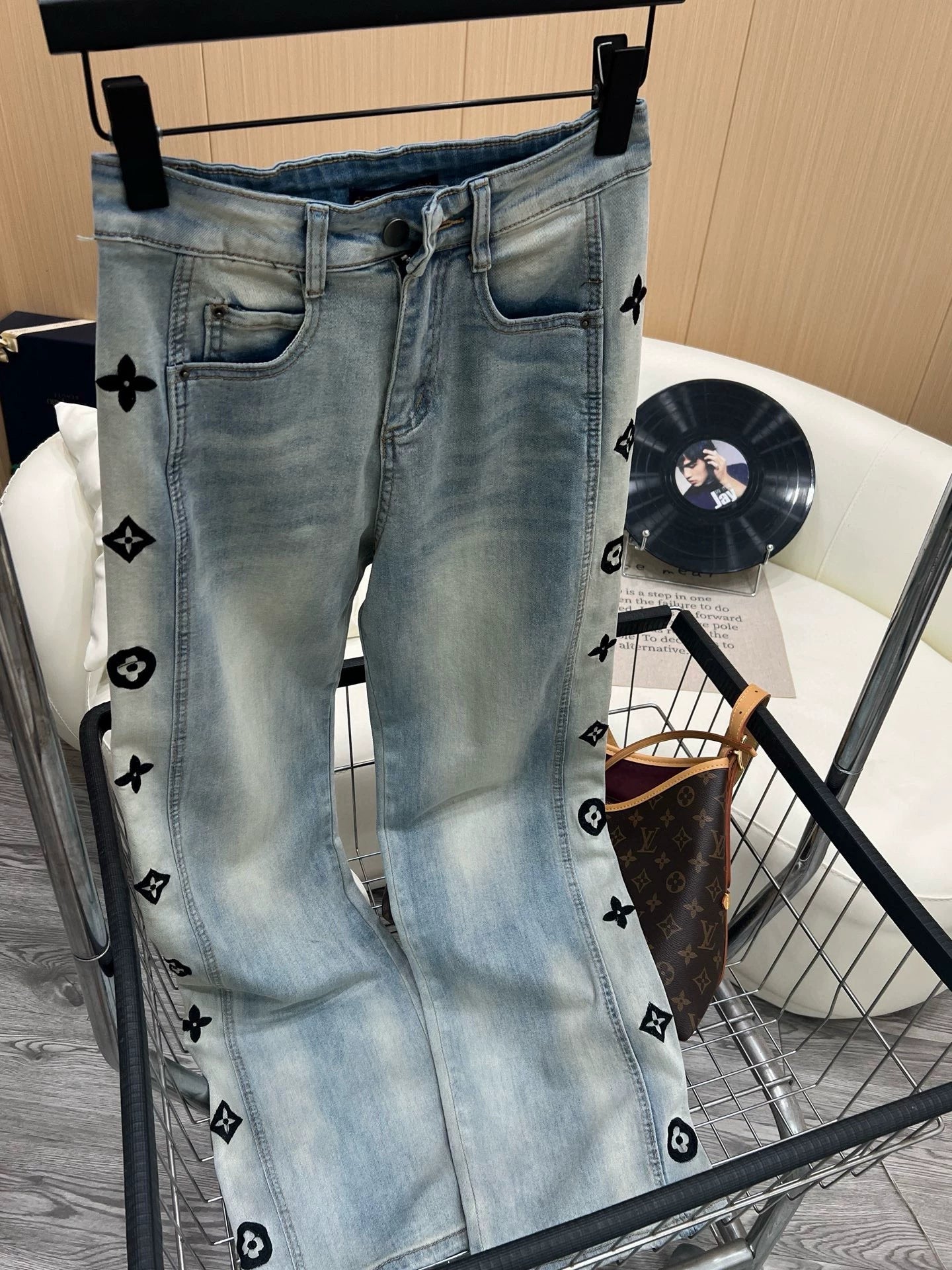 L 25 Embroidered Stretch Jeans