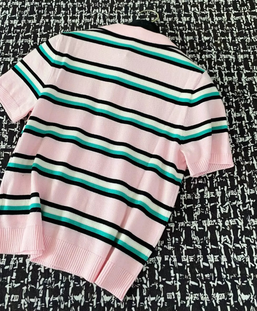 M 25 New Clashing Stripes Buttoned Lapel Short Sleeve Knit Top (White Pink)