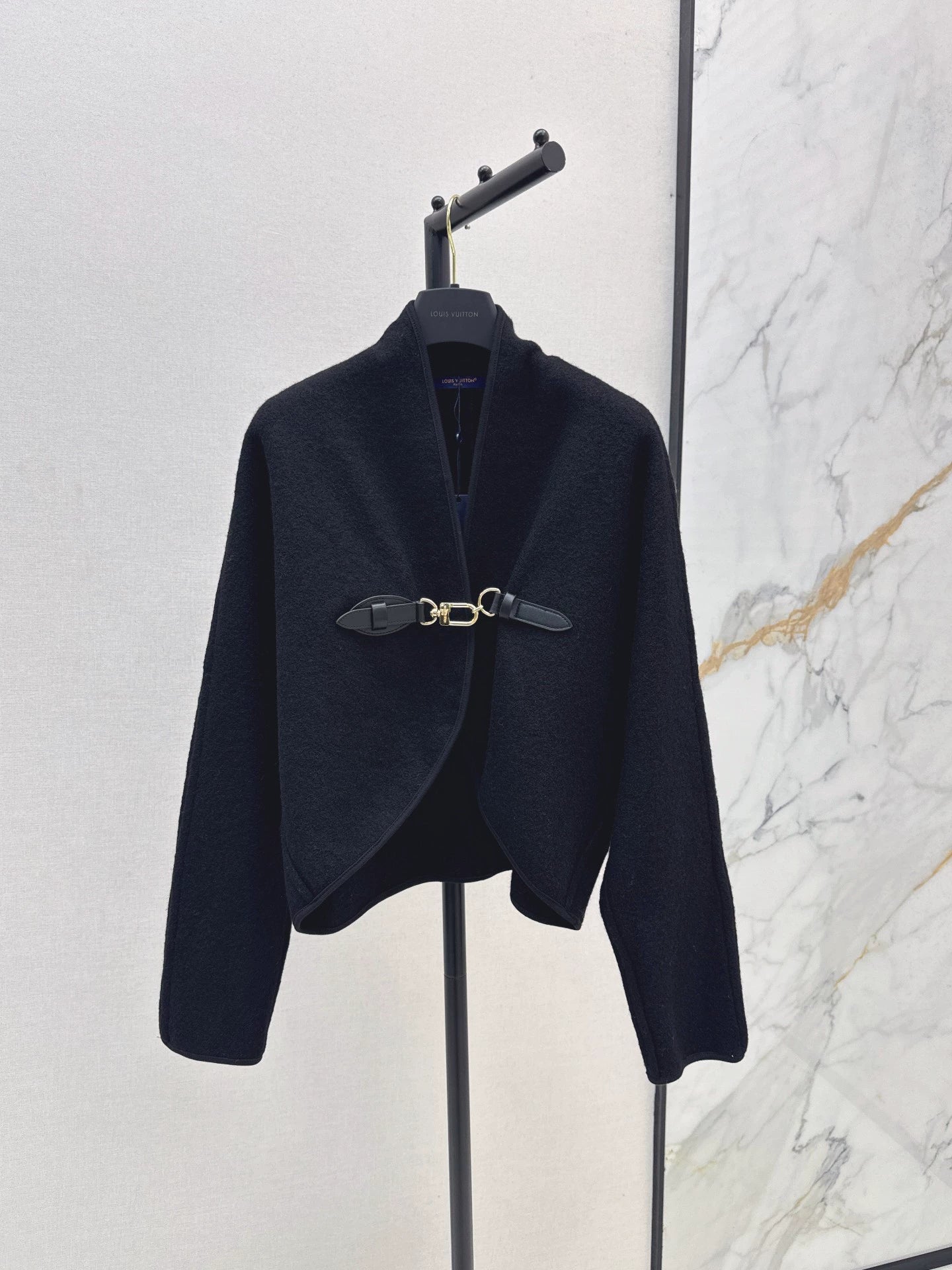 L 25 Buckled double-sided cape coat