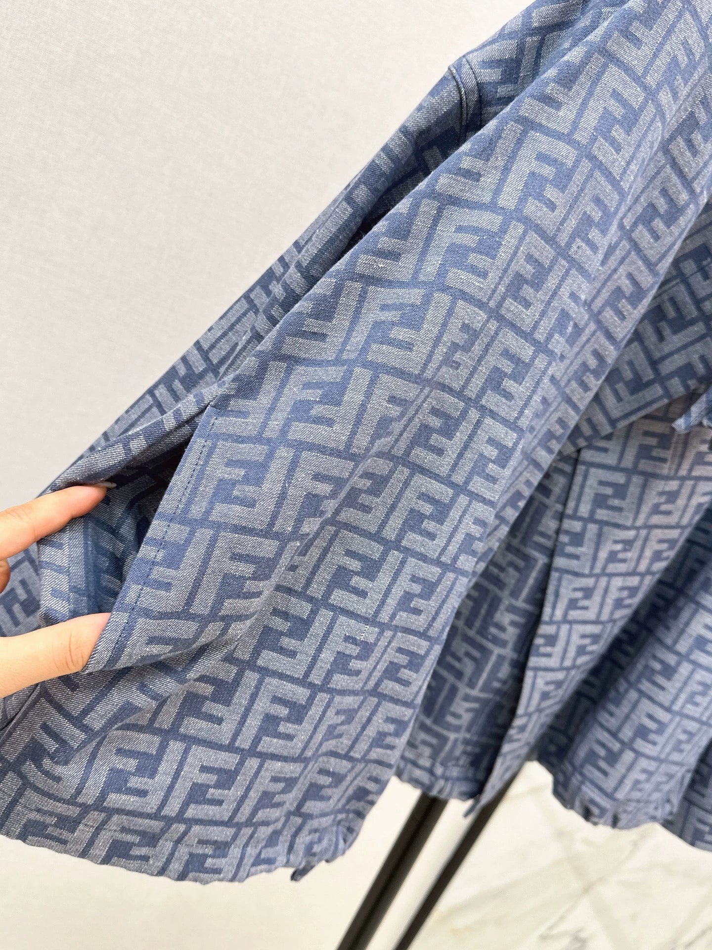 Fe 25 letter print cape coat
