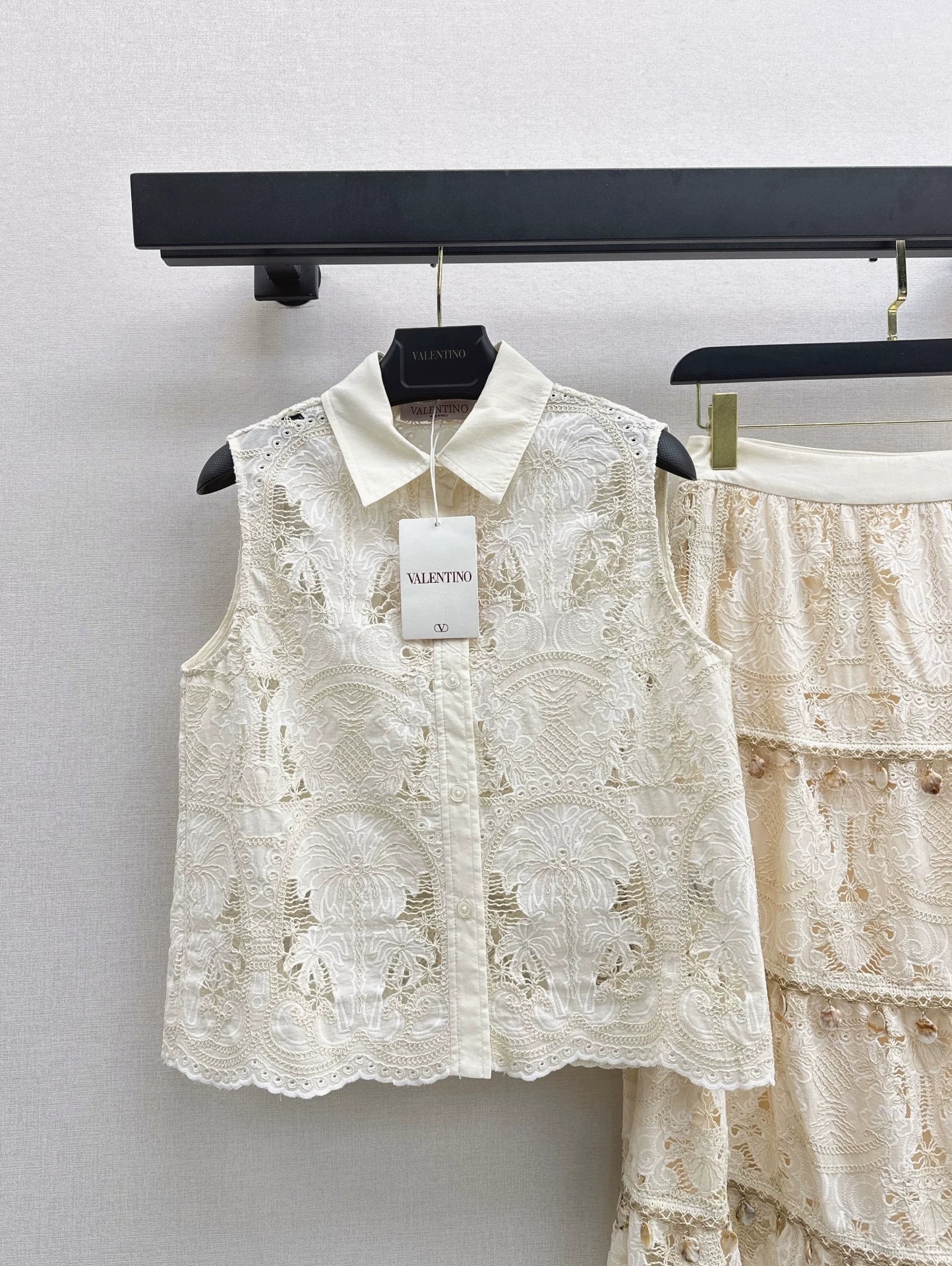 V 25 new water-soluble flower sleeveless top + lace decoration cake half-skirt vacation style set