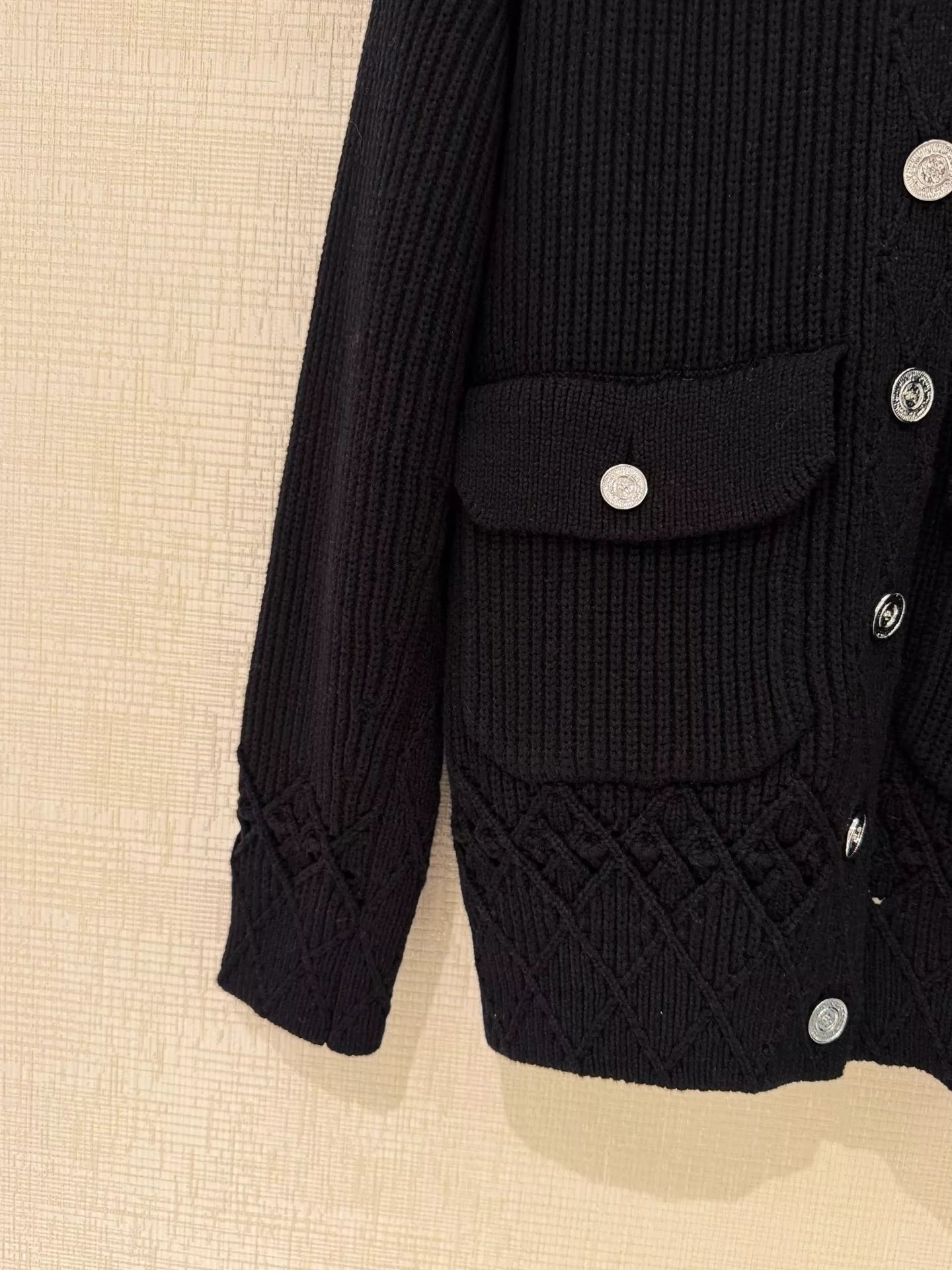 25 Early Autumn New Hollow Three-Dimensional Jacquard Double Pocket Round Neck Knitted Cardigan