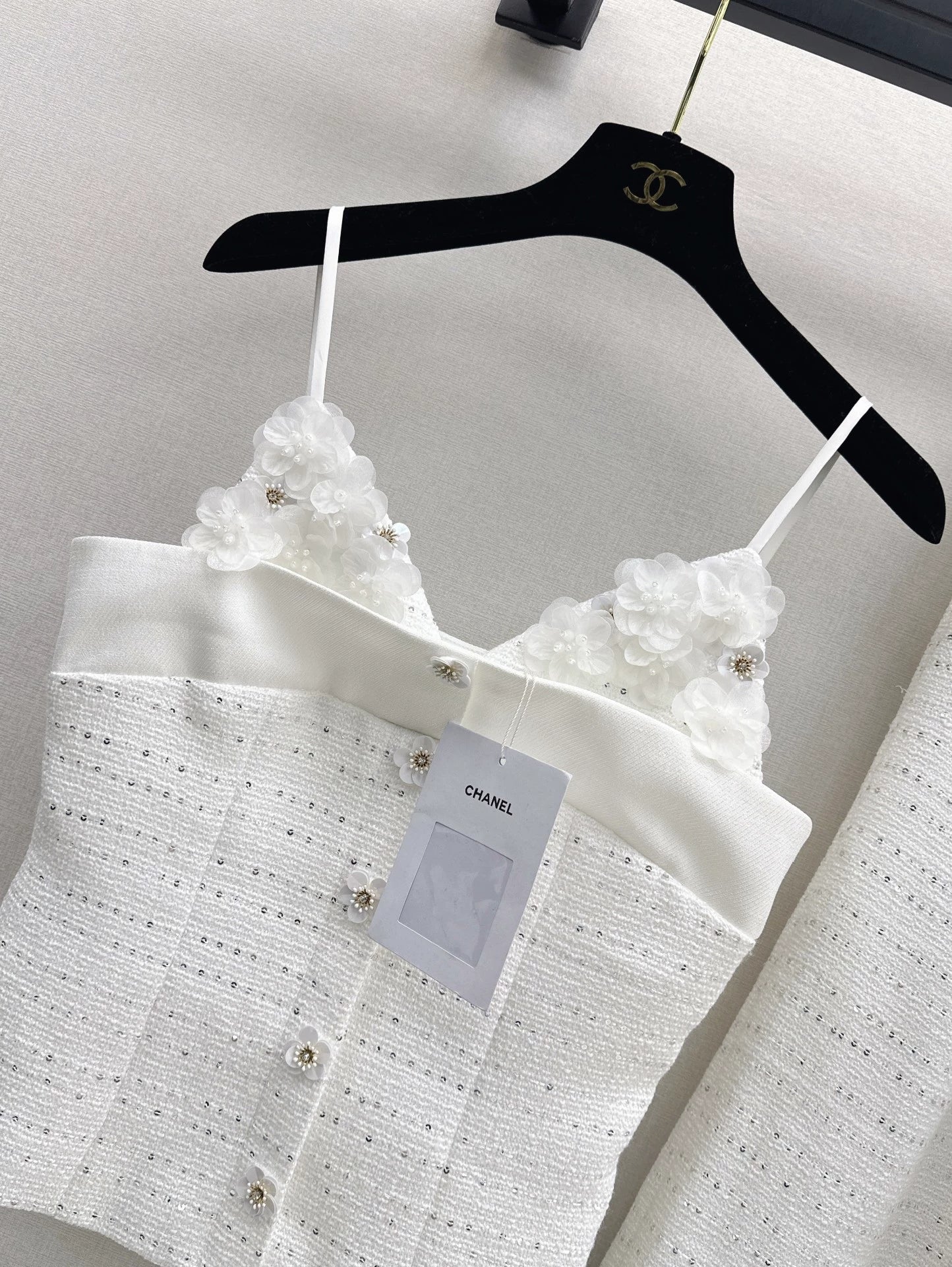 C New Spring/Summer 3D Flower Embellished Camisole with Waist Chain, High-Waisted Skirt