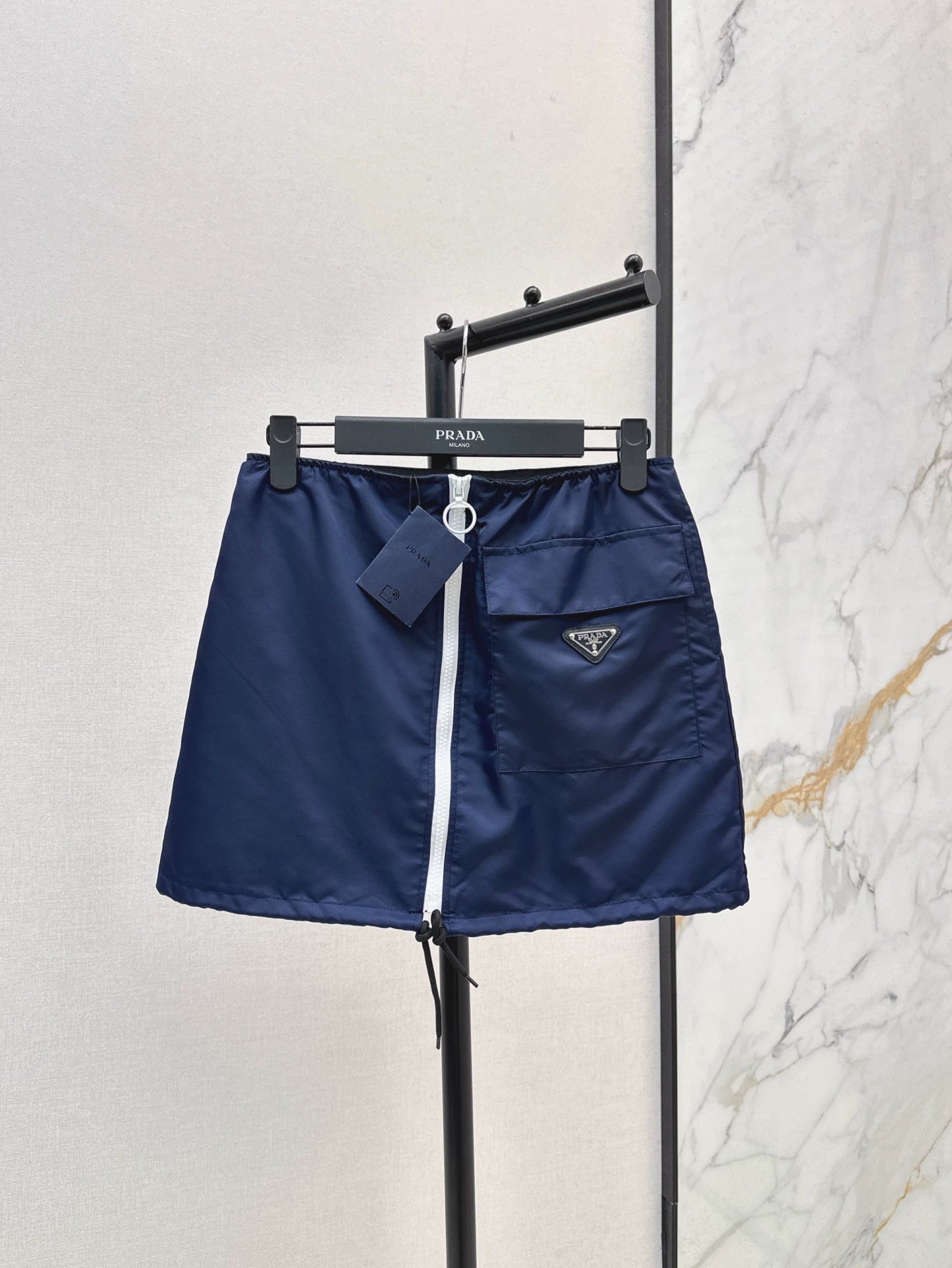 P 25 Nouvelle jupe mi-longue tendance printemps/été