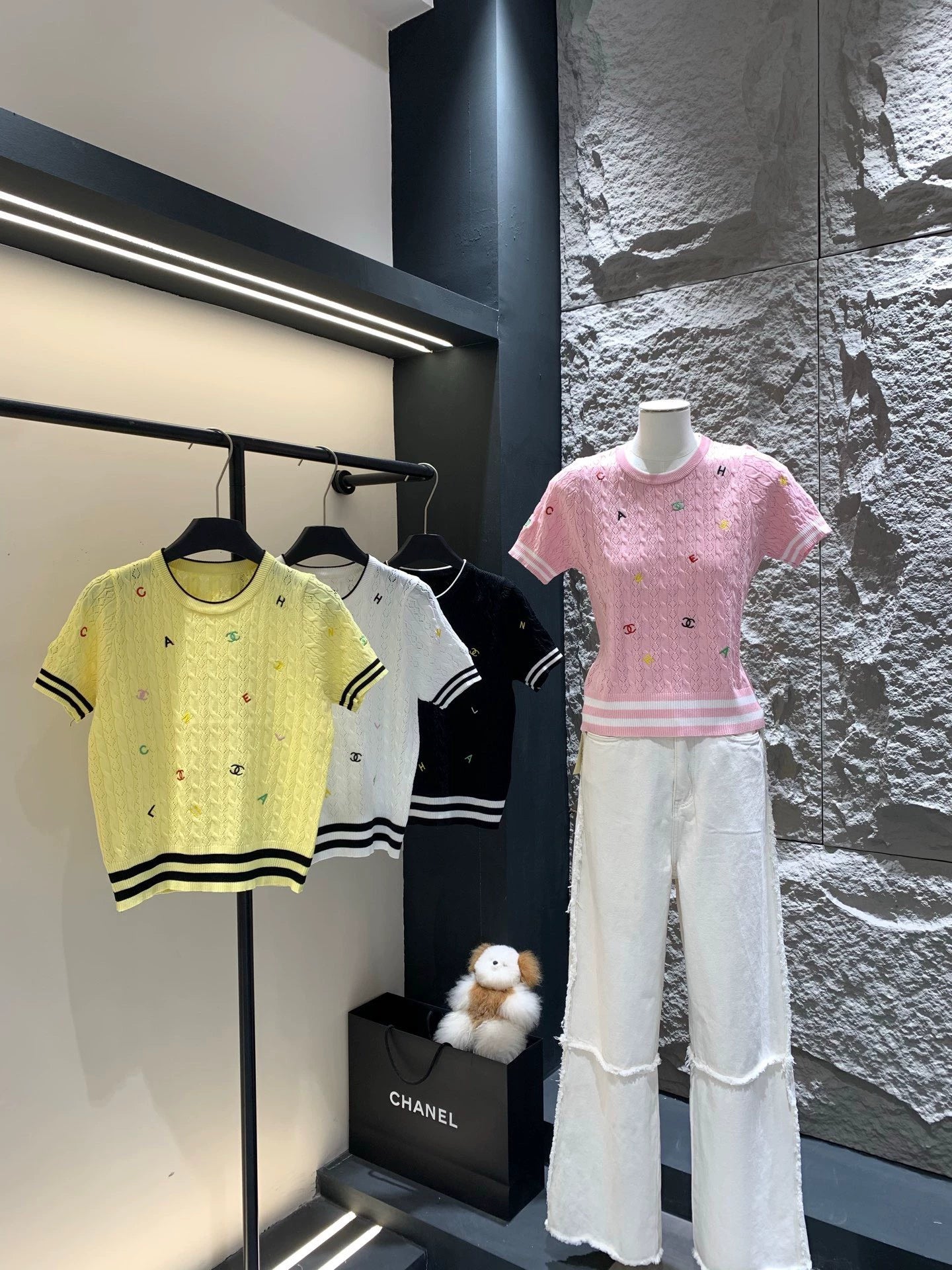 L 25 New three-dimensional embroidery letter knitting short sleeve