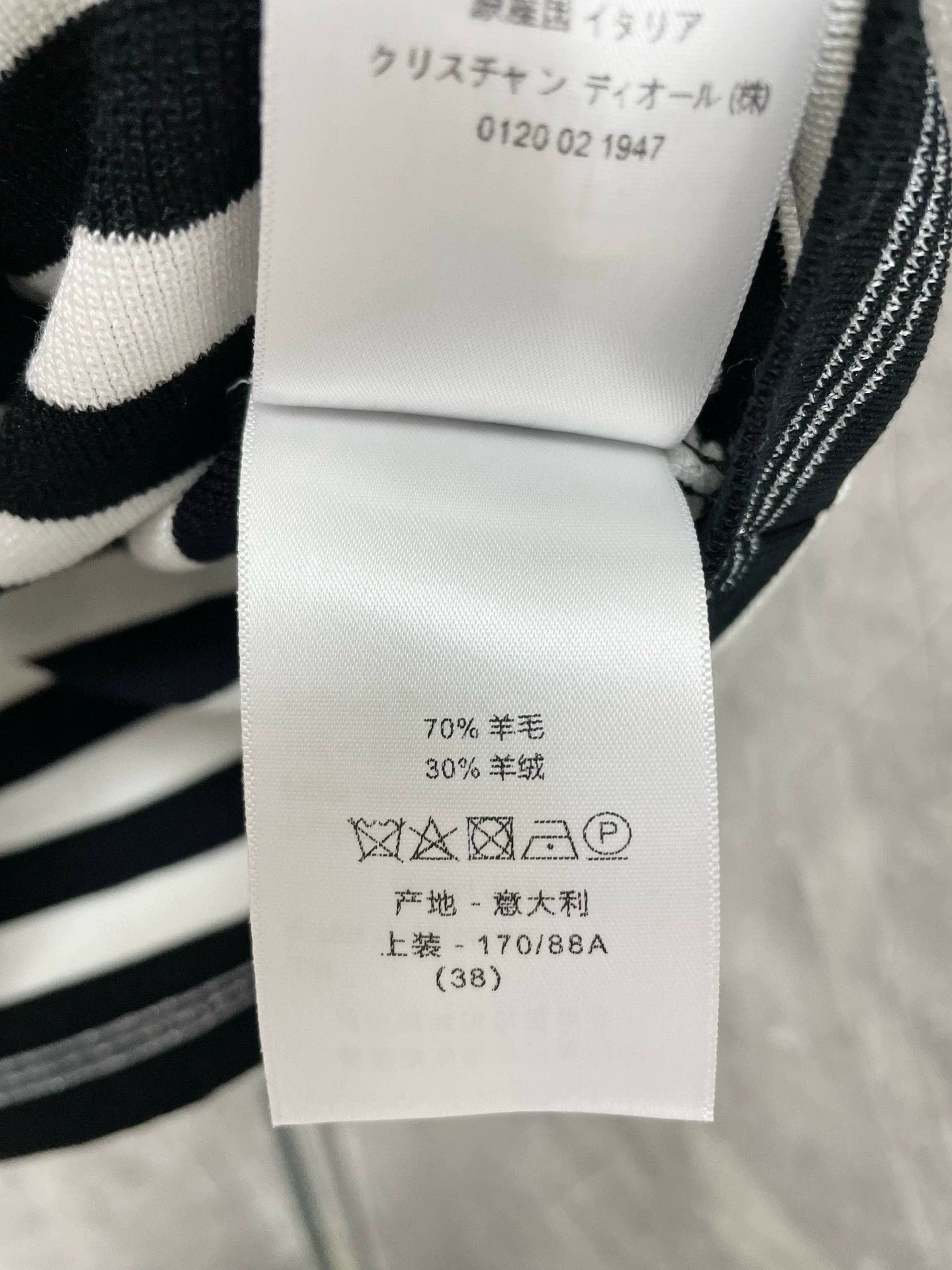C 25 Striped knitted vest