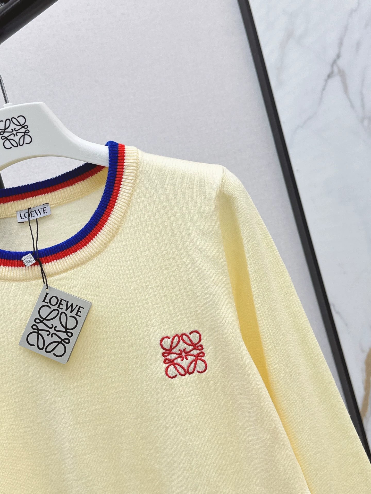 Lo 25 Embroidered decorative sweater