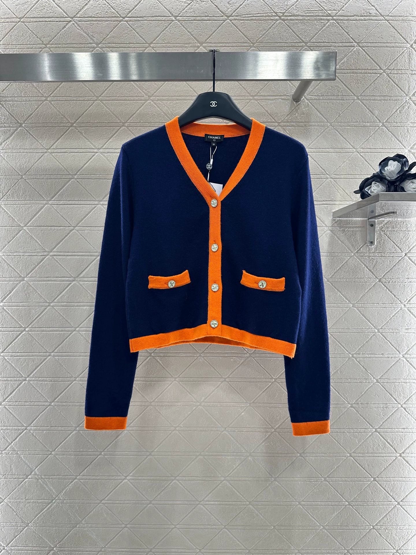 C 25 Cropped long-sleeved knitted cardigan