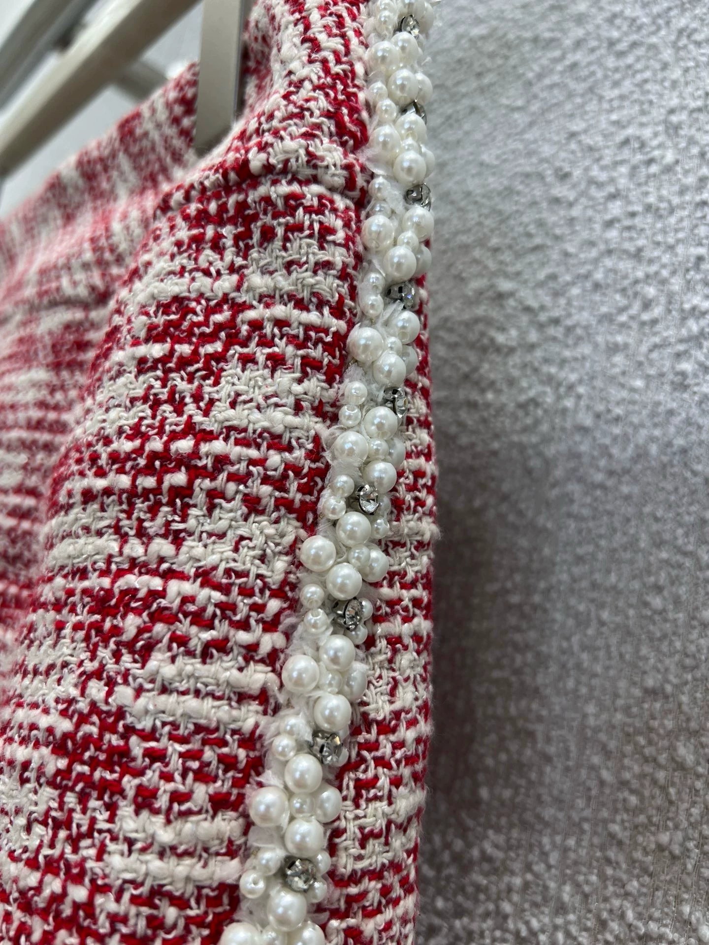 C 25 Red and white checked tweed beaded skirt